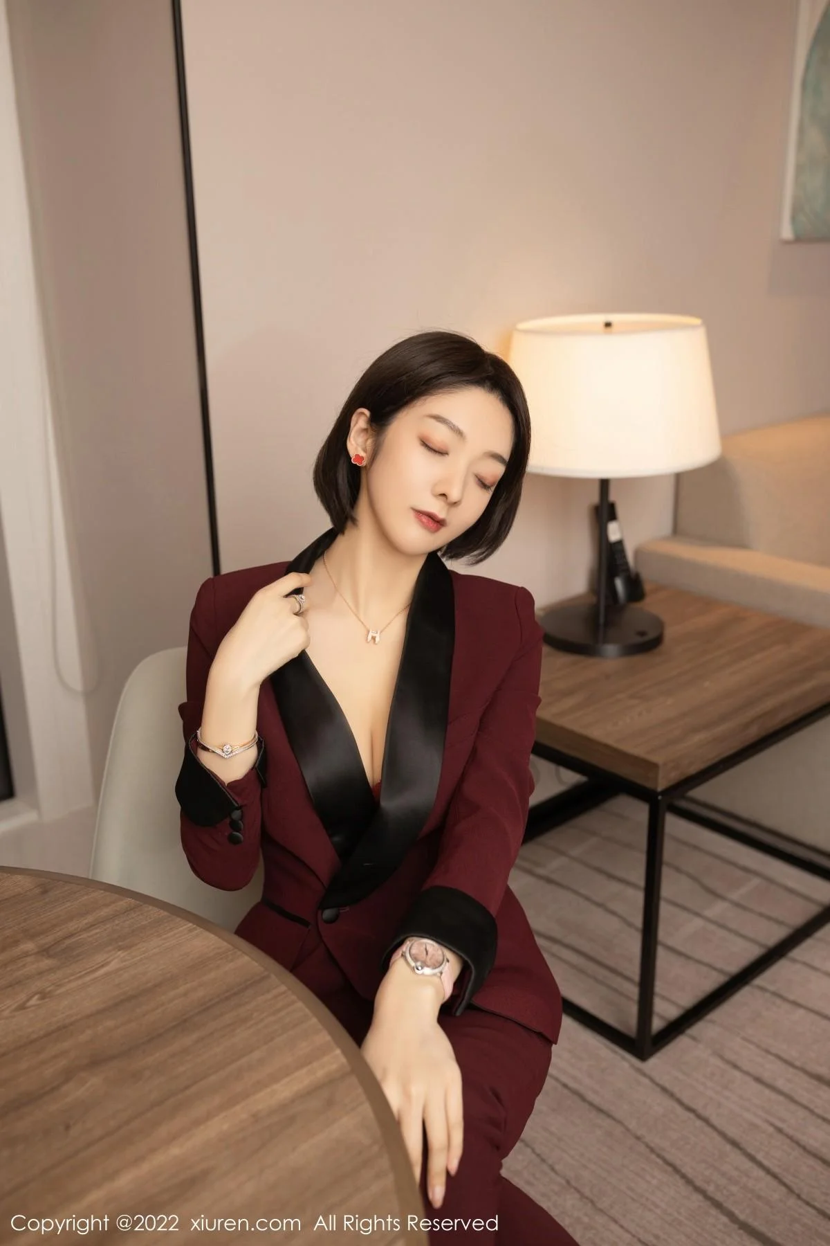 Angela小热巴女老板角色扮演半脱露红色蕾丝内衣绝美写真 第 43 张