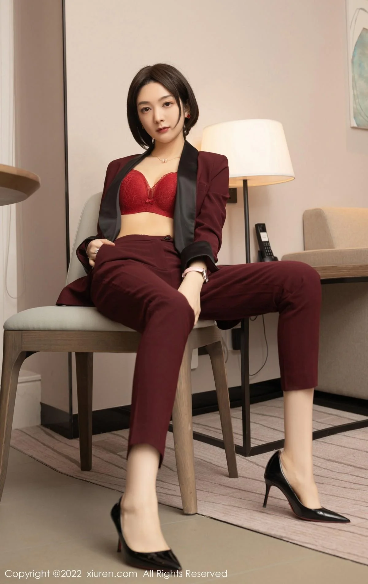 Angela小热巴女老板角色扮演半脱露红色蕾丝内衣绝美写真 第 44 张