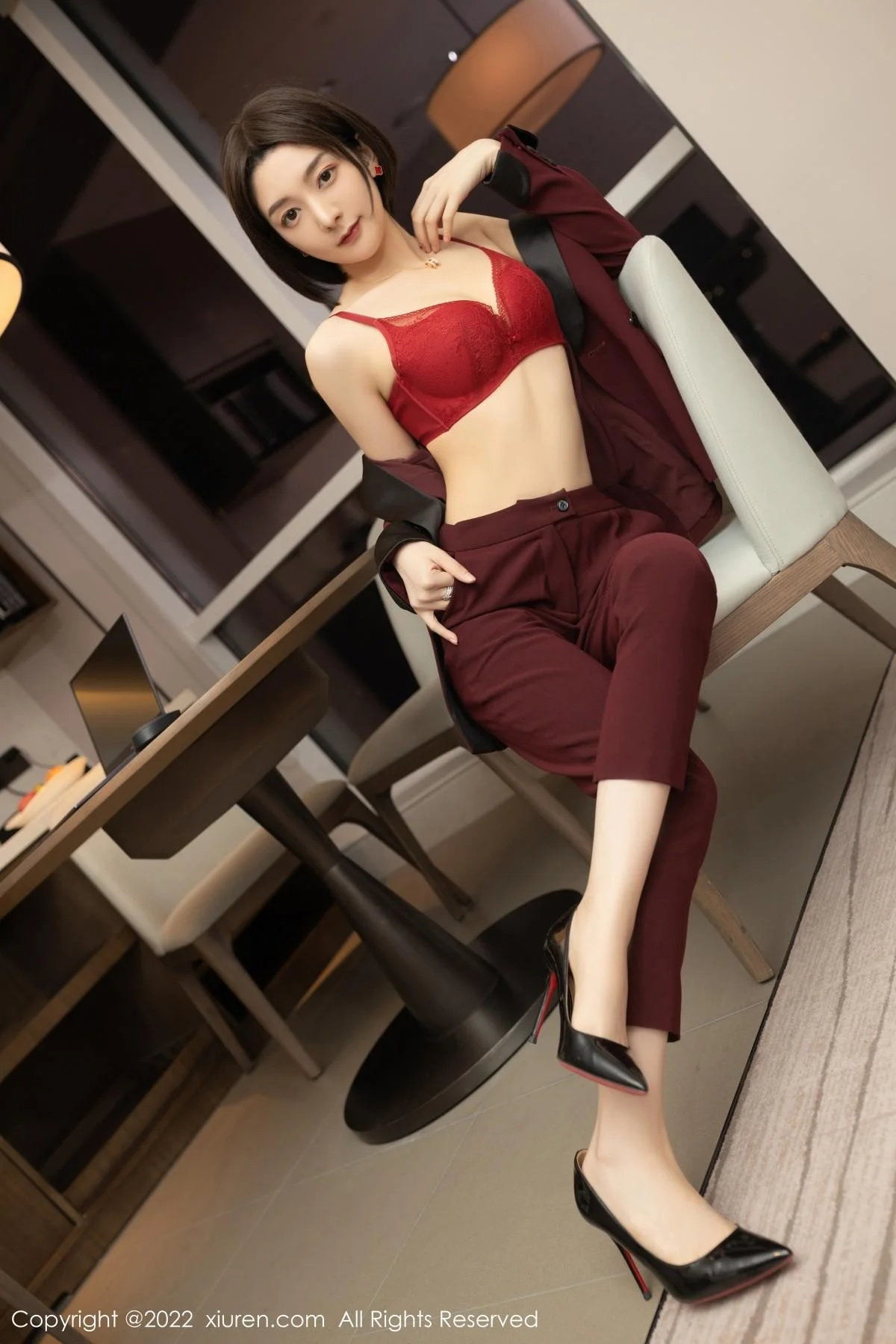 Angela小热巴女老板角色扮演半脱露红色蕾丝内衣绝美写真 第 46 张
