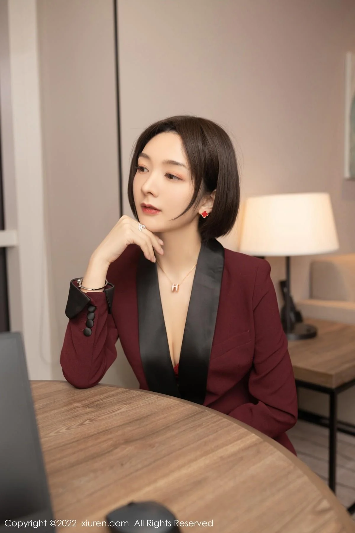Angela小热巴女老板角色扮演半脱露红色蕾丝内衣绝美写真 第 5 张