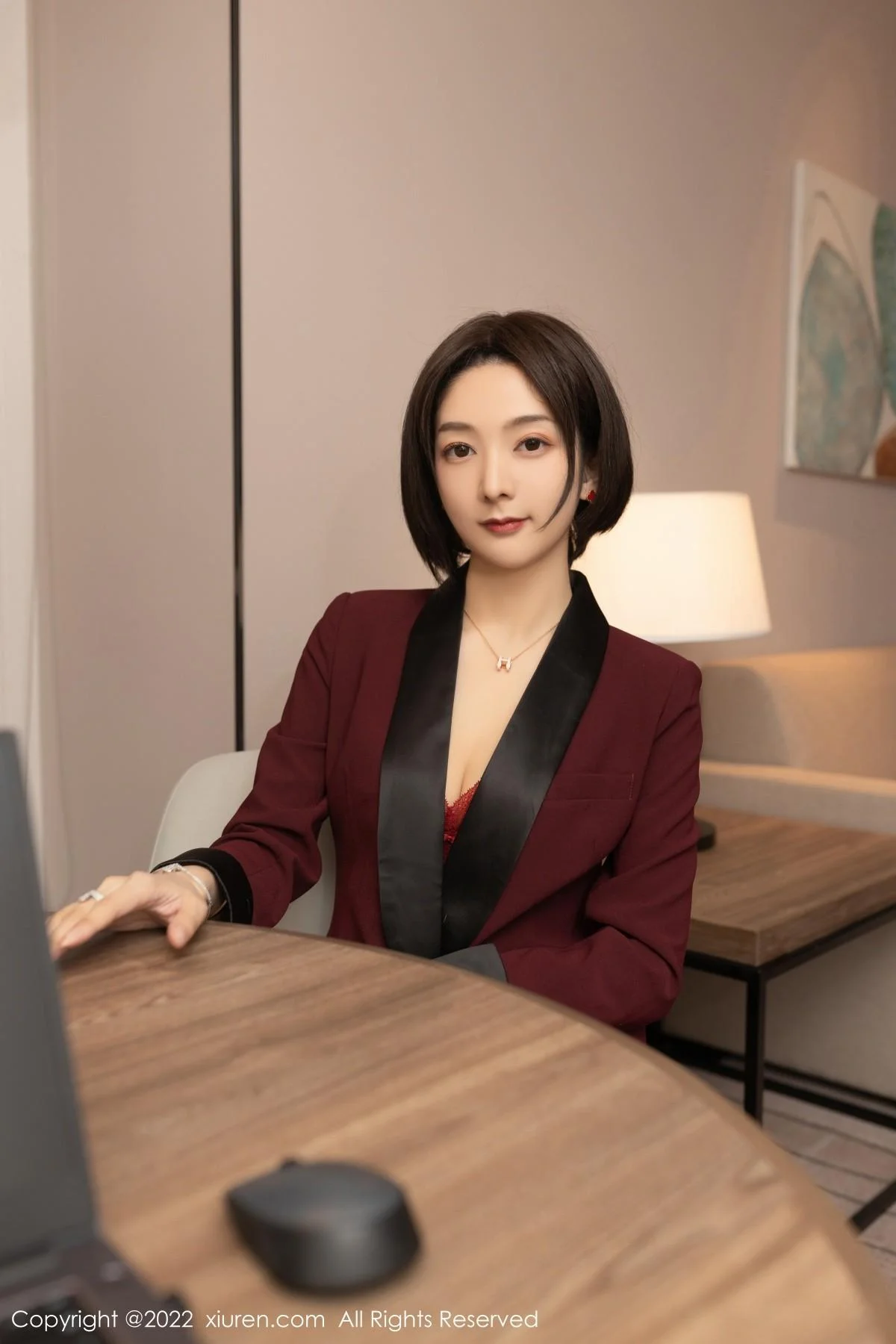Angela小热巴女老板角色扮演半脱露红色蕾丝内衣绝美写真 第 6 张