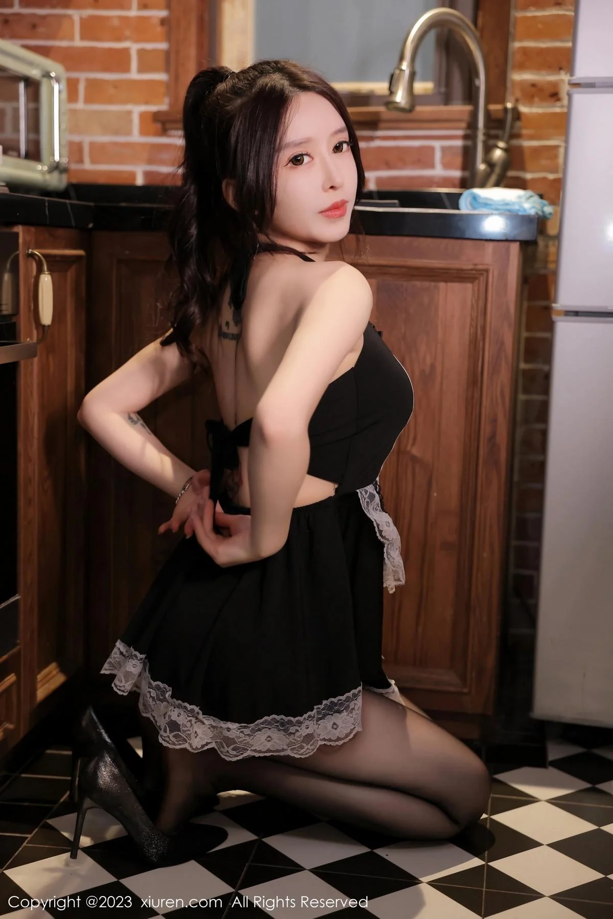 玉兔miki性感黑色女仆服配超薄无内黑丝秀惹火身材绝美写真 第 20 张