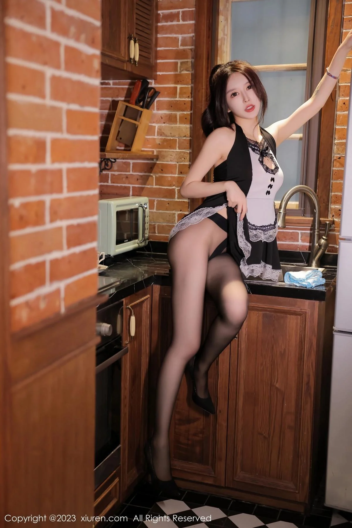 玉兔miki性感黑色女仆服配超薄无内黑丝秀惹火身材绝美写真 第 6 张
