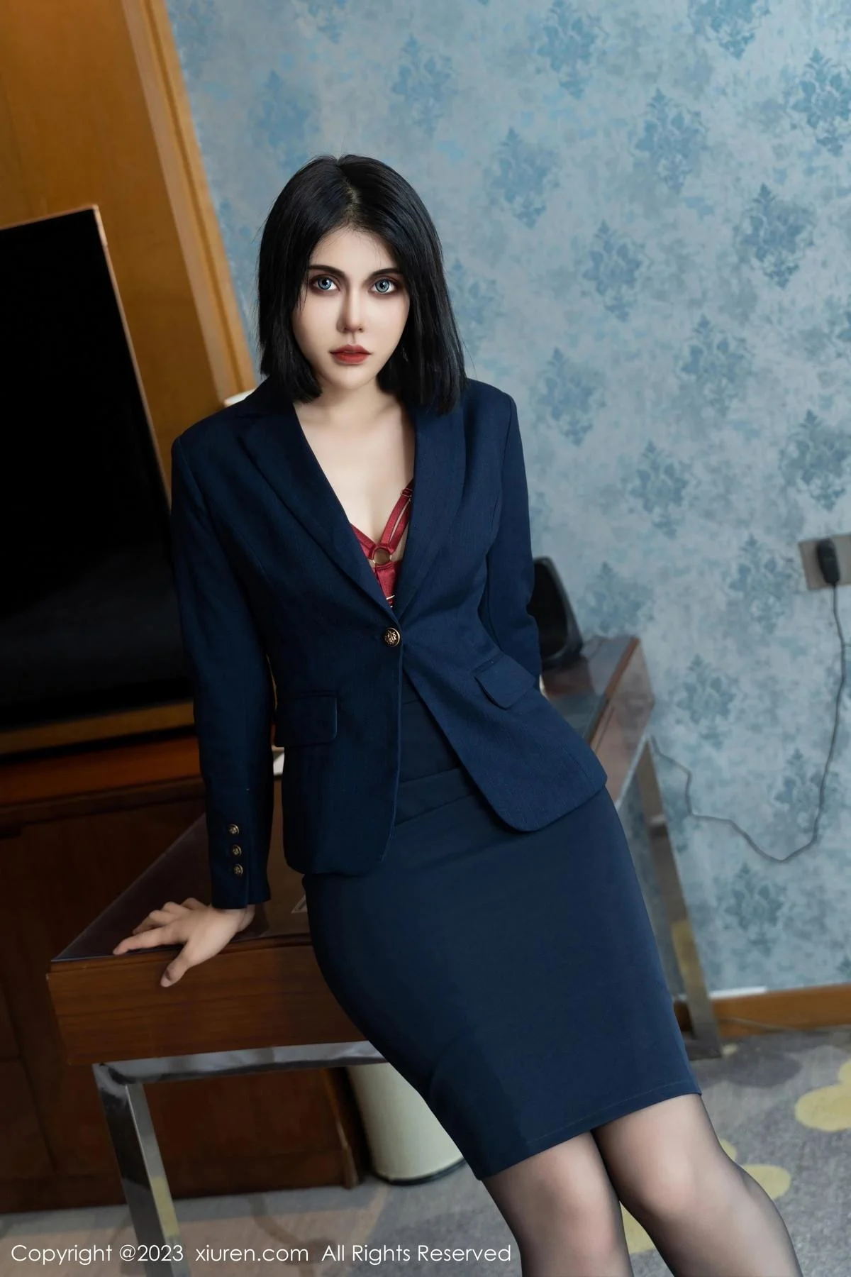 s纯一半脱黑色套装露性感红色情趣内衣秀完美身材绝美写真 第 15 张