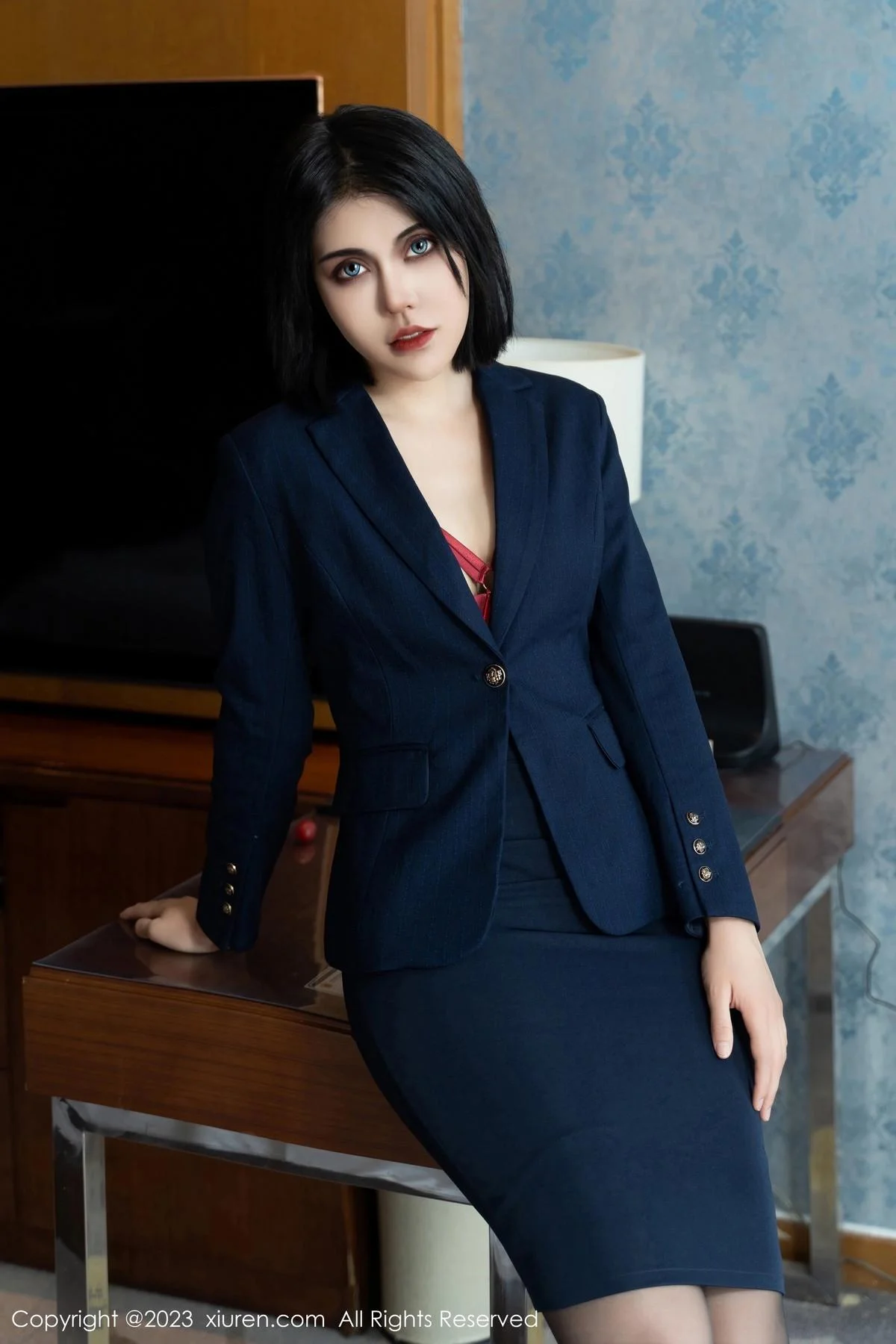 s纯一半脱黑色套装露性感红色情趣内衣秀完美身材绝美写真 第 21 张