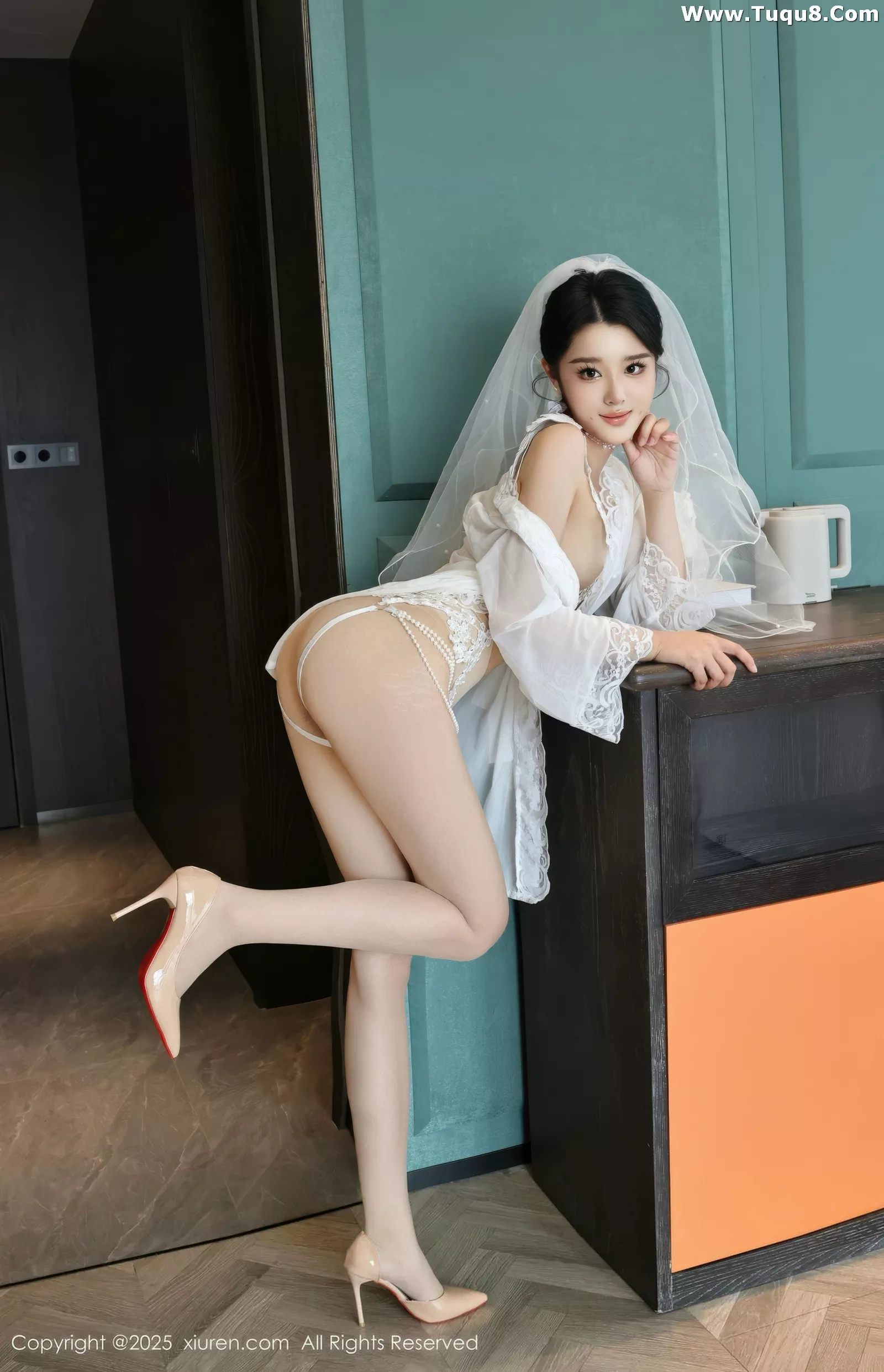 糯梨子性感白色情趣婚纱配白色丝袜秀曼妙身姿绝美写真 第 23 张