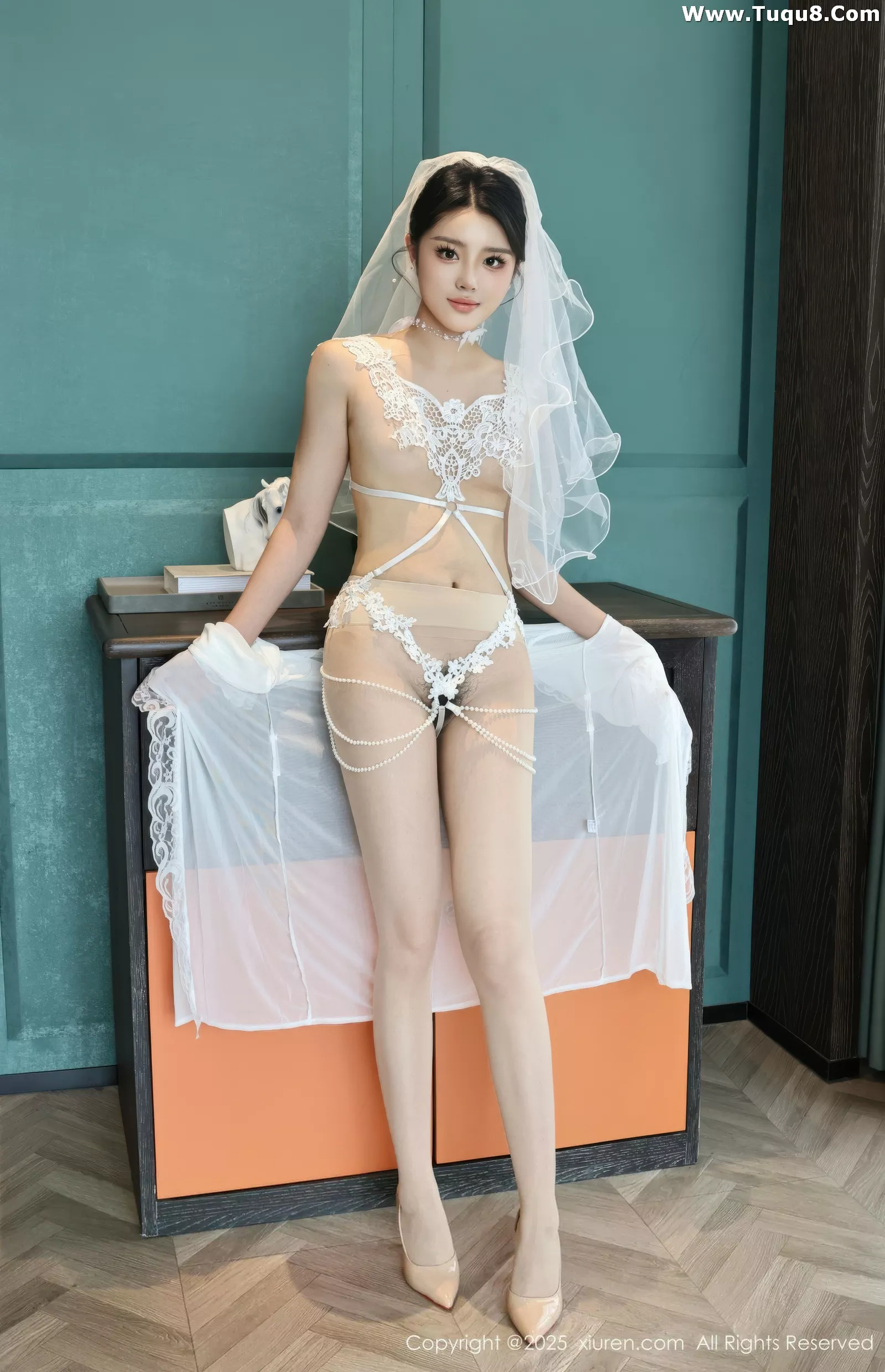 糯梨子性感白色情趣婚纱配白色丝袜秀曼妙身姿绝美写真 第 46 张