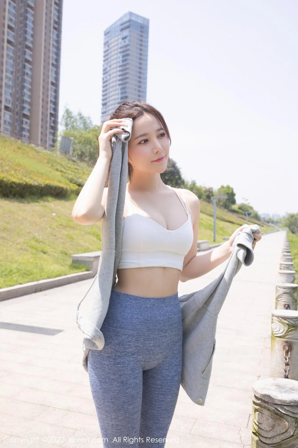 鱼子酱Fish三亚旅拍户外运动服+浴室浴巾裹身撩人绝美写真 第 1 张