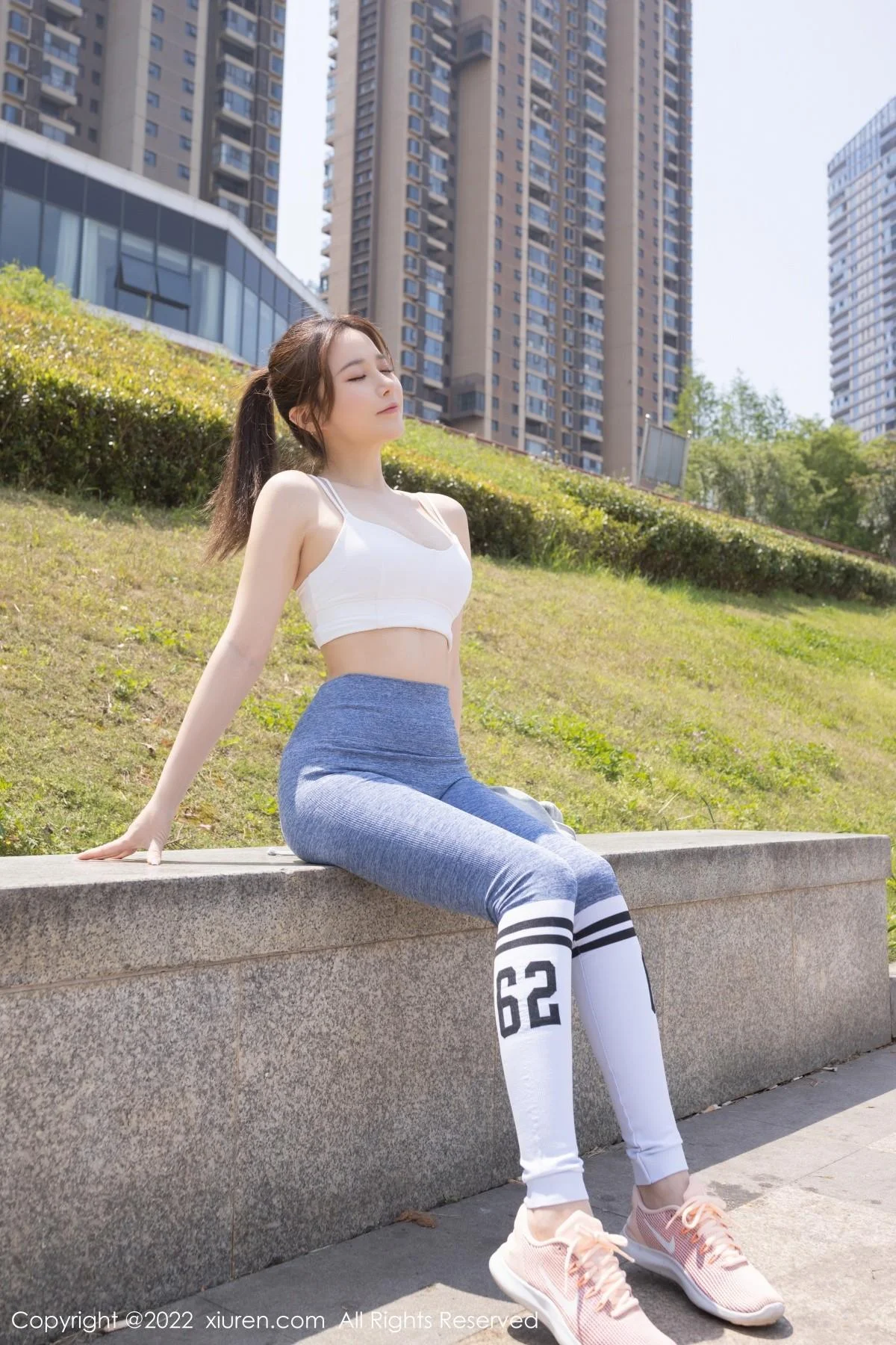 鱼子酱Fish三亚旅拍户外运动服+浴室浴巾裹身撩人绝美写真 第 33 张