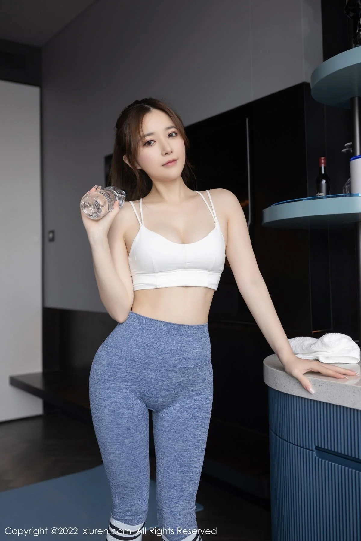 鱼子酱Fish三亚旅拍户外运动服+浴室浴巾裹身撩人绝美写真 第 40 张