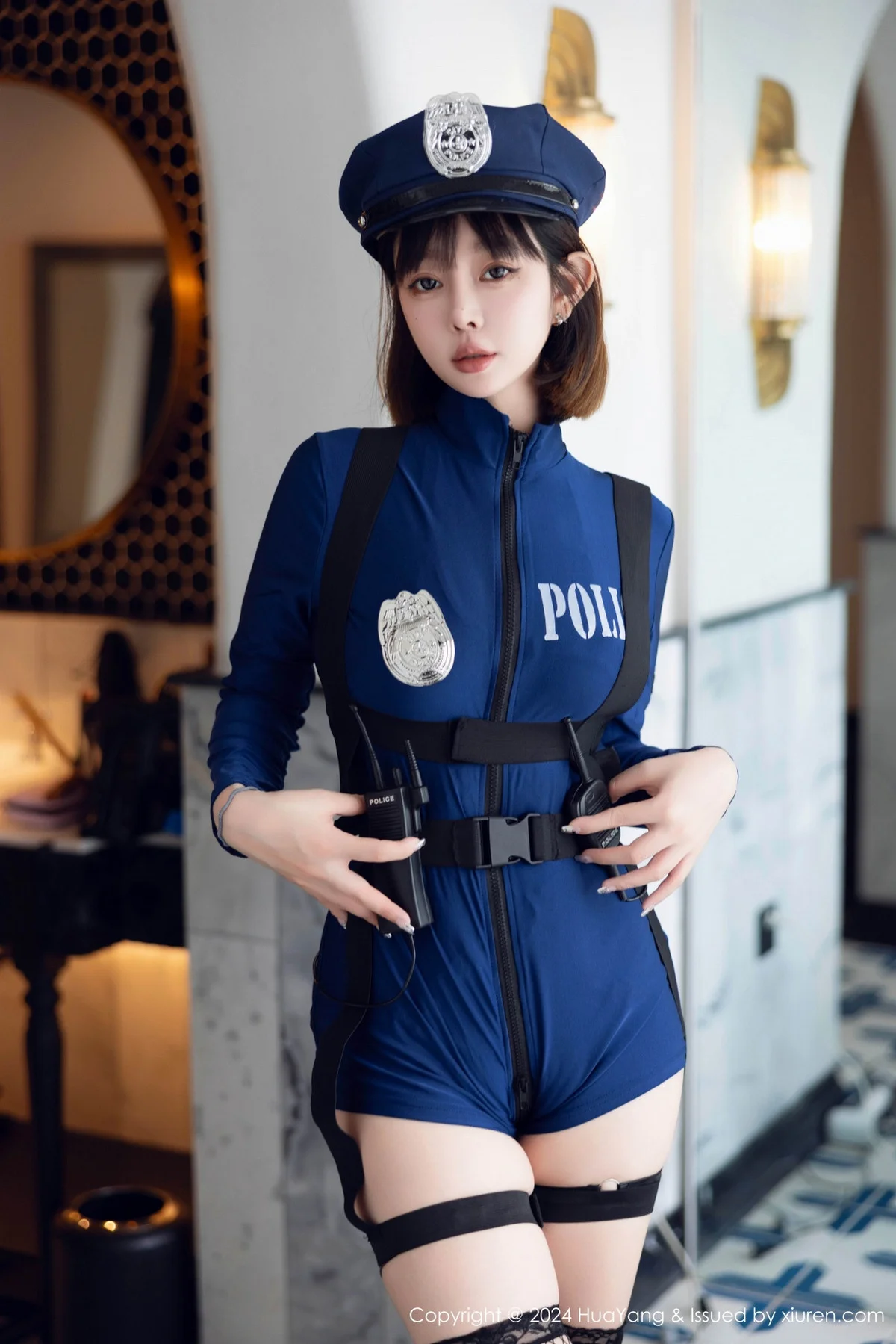 王雨纯蓝色制服露情趣内衣配黑丝网袜秀曼妙身姿绝美写真 第 1 张