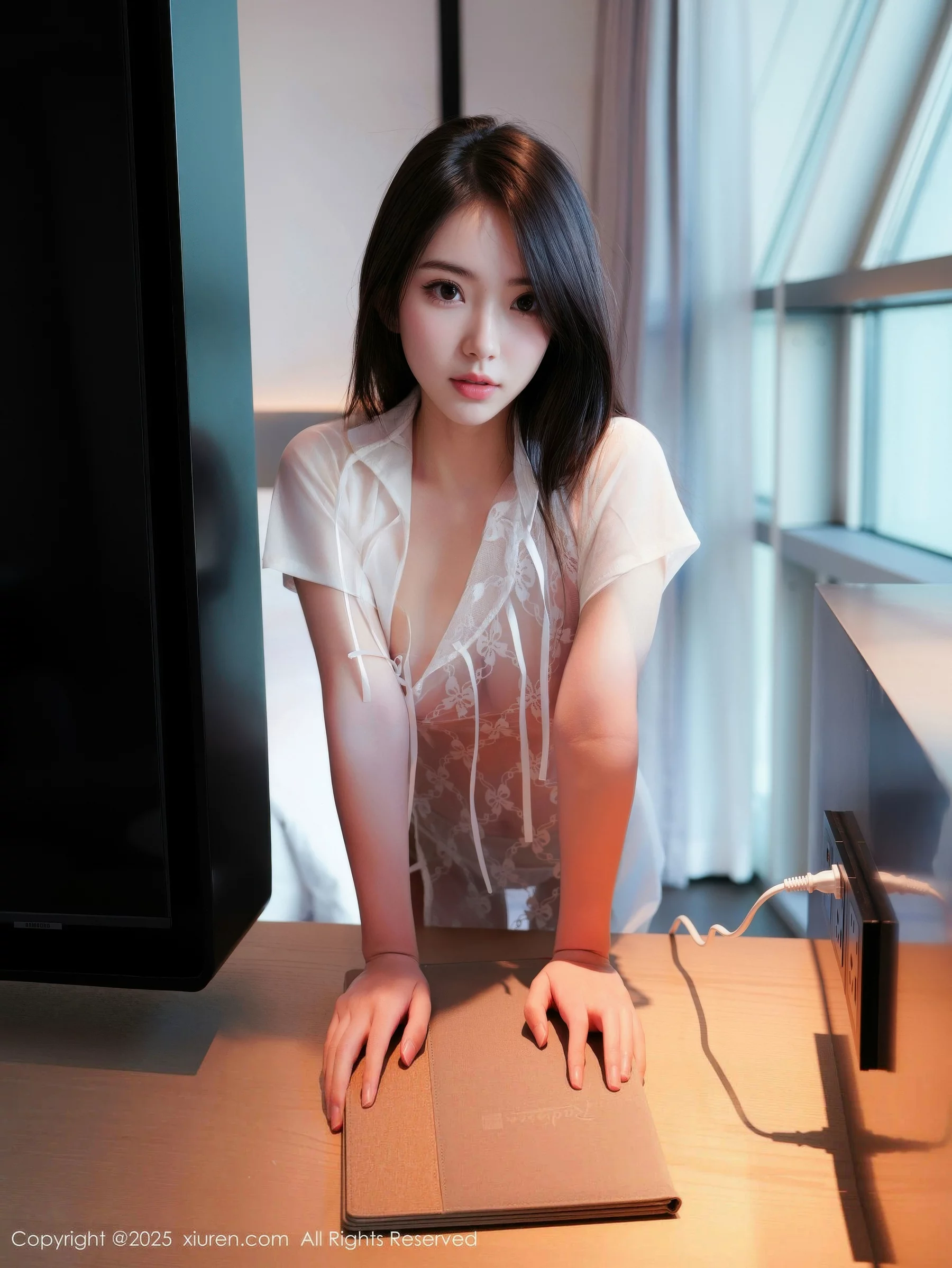 烧烧小桃性感白色薄纱内衣配灰丝吊袜秀曼妙身姿绝美写真 第 41 张
