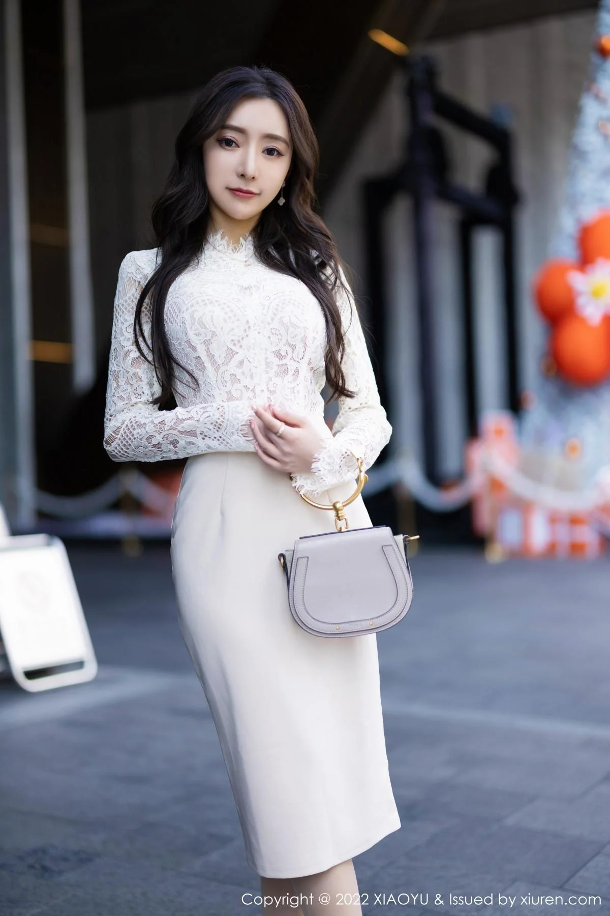 王馨瑶yanni都市丽人装扮性感紫色内衣配开档肉丝绝美写真 第 1 张
