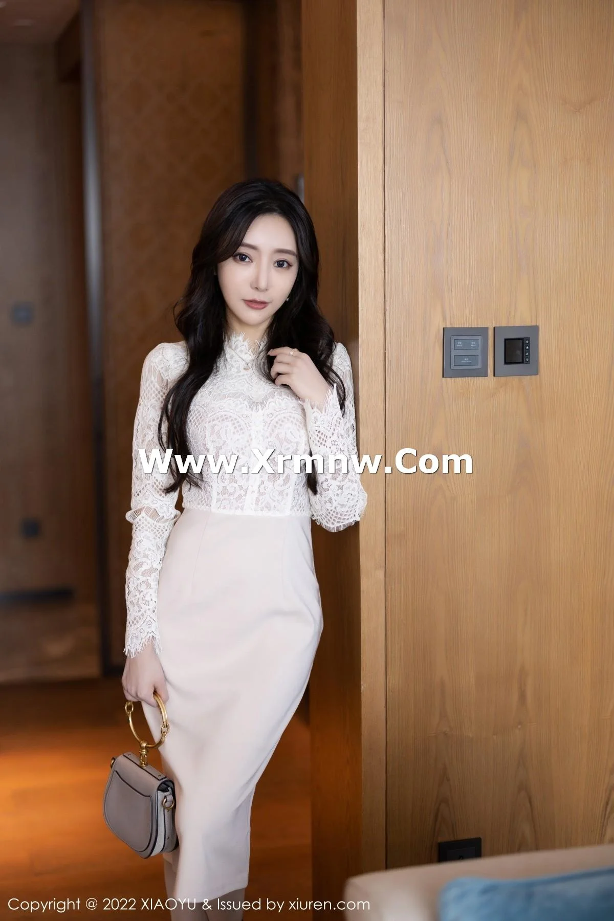 王馨瑶yanni都市丽人装扮性感紫色内衣配开档肉丝绝美写真 第 11 张