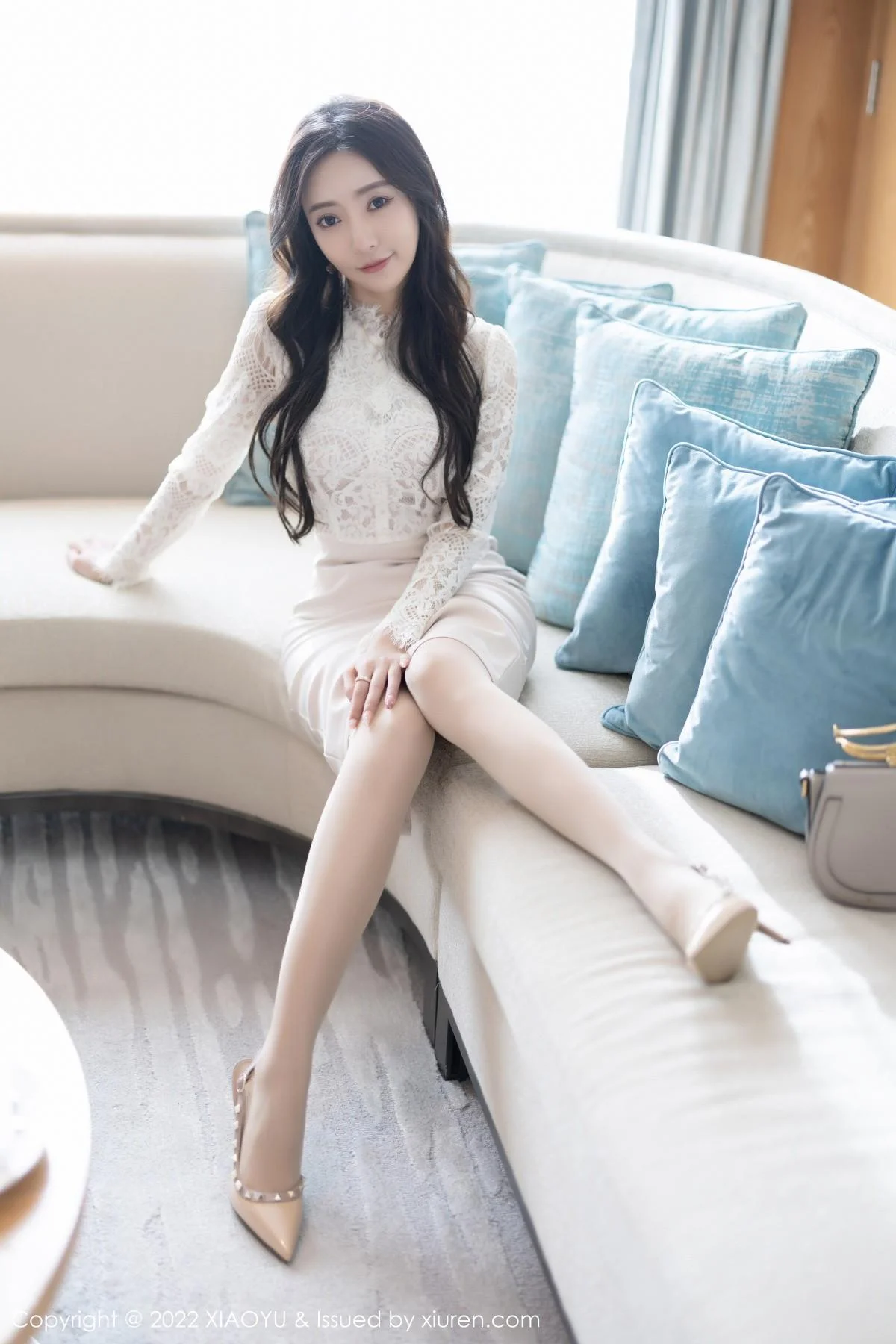 王馨瑶yanni都市丽人装扮性感紫色内衣配开档肉丝绝美写真 第 20 张