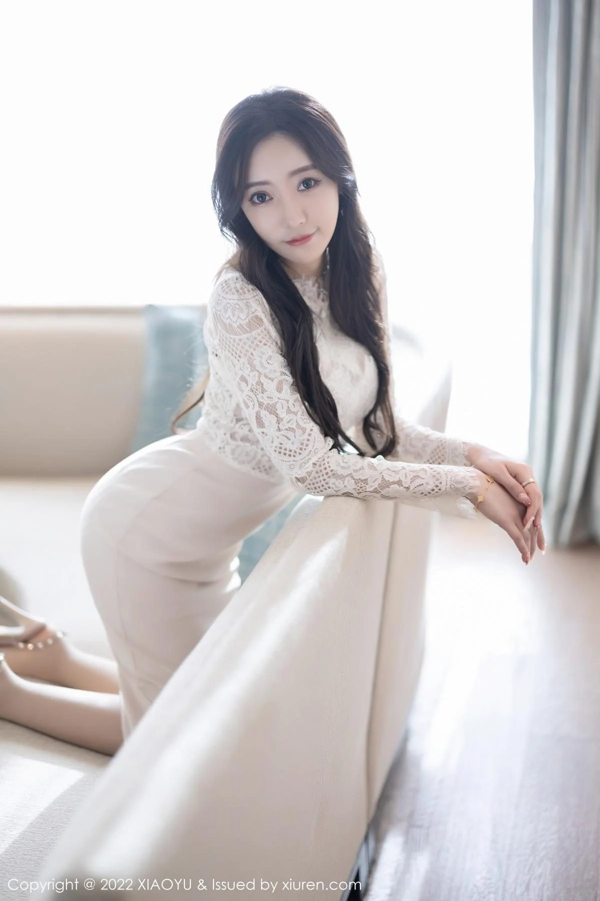王馨瑶yanni都市丽人装扮性感紫色内衣配开档肉丝绝美写真 第 26 张