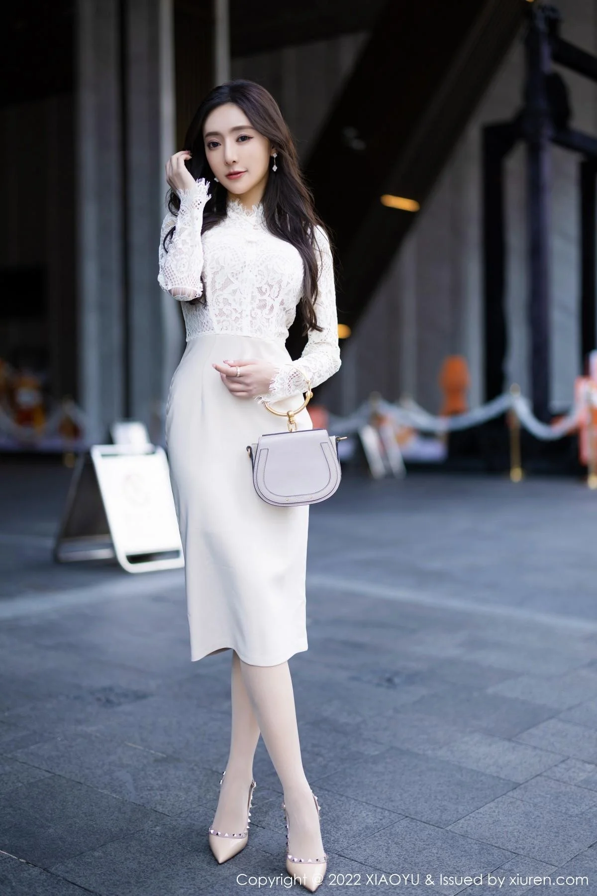 王馨瑶yanni都市丽人装扮性感紫色内衣配开档肉丝绝美写真 第 3 张