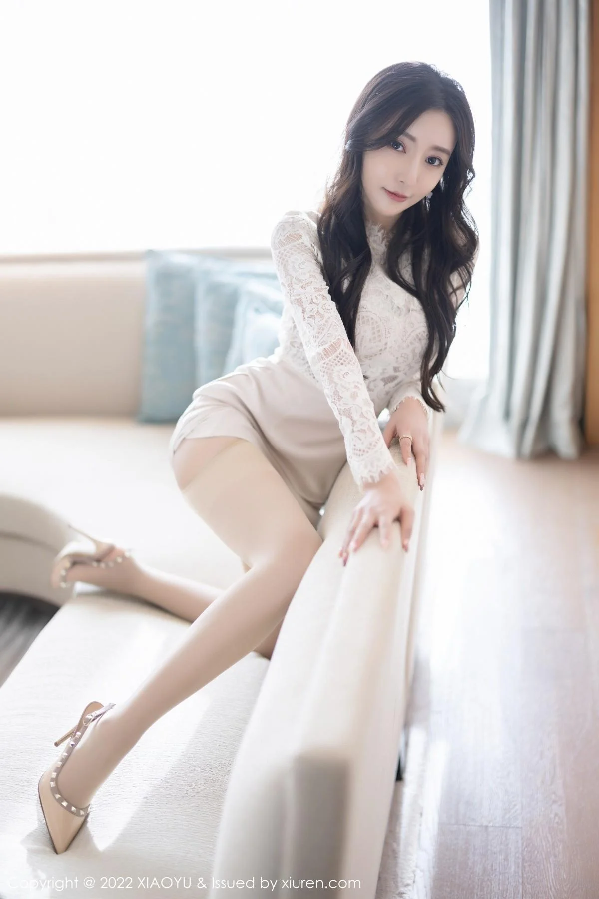 王馨瑶yanni都市丽人装扮性感紫色内衣配开档肉丝绝美写真 第 31 张