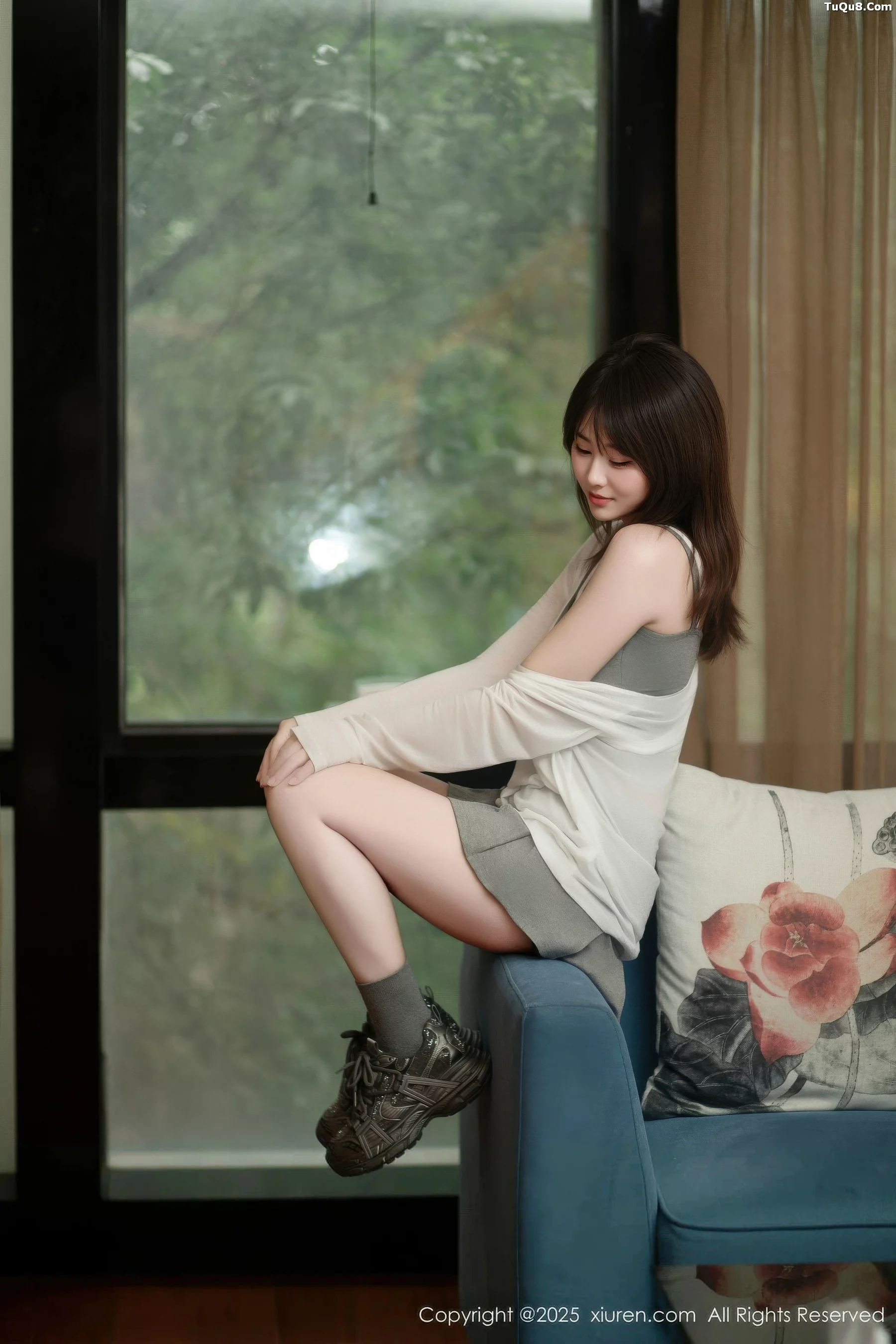 炎恬kitty性感薄透上衣配浅色JK短裙秀曼妙身姿迷人绝美写真 第 23 张