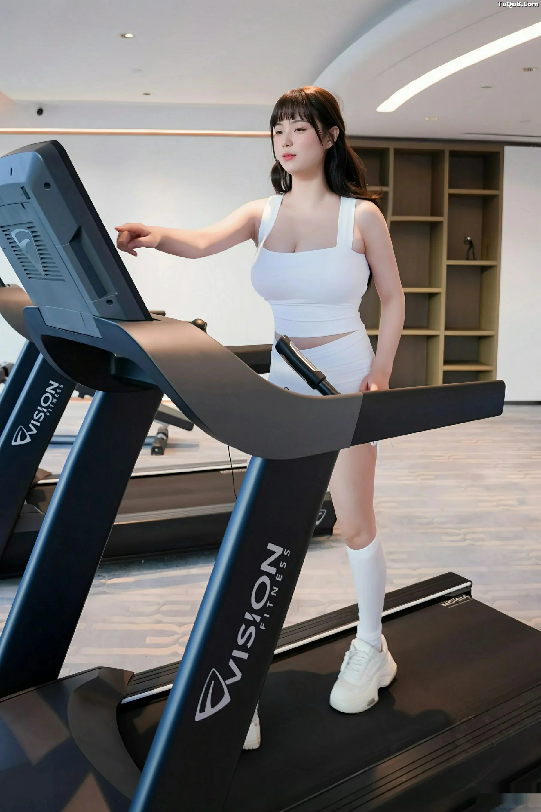 软情健身房场景性感白色运动服配白丝袜秀曼妙身姿绝美写真 第 21 张