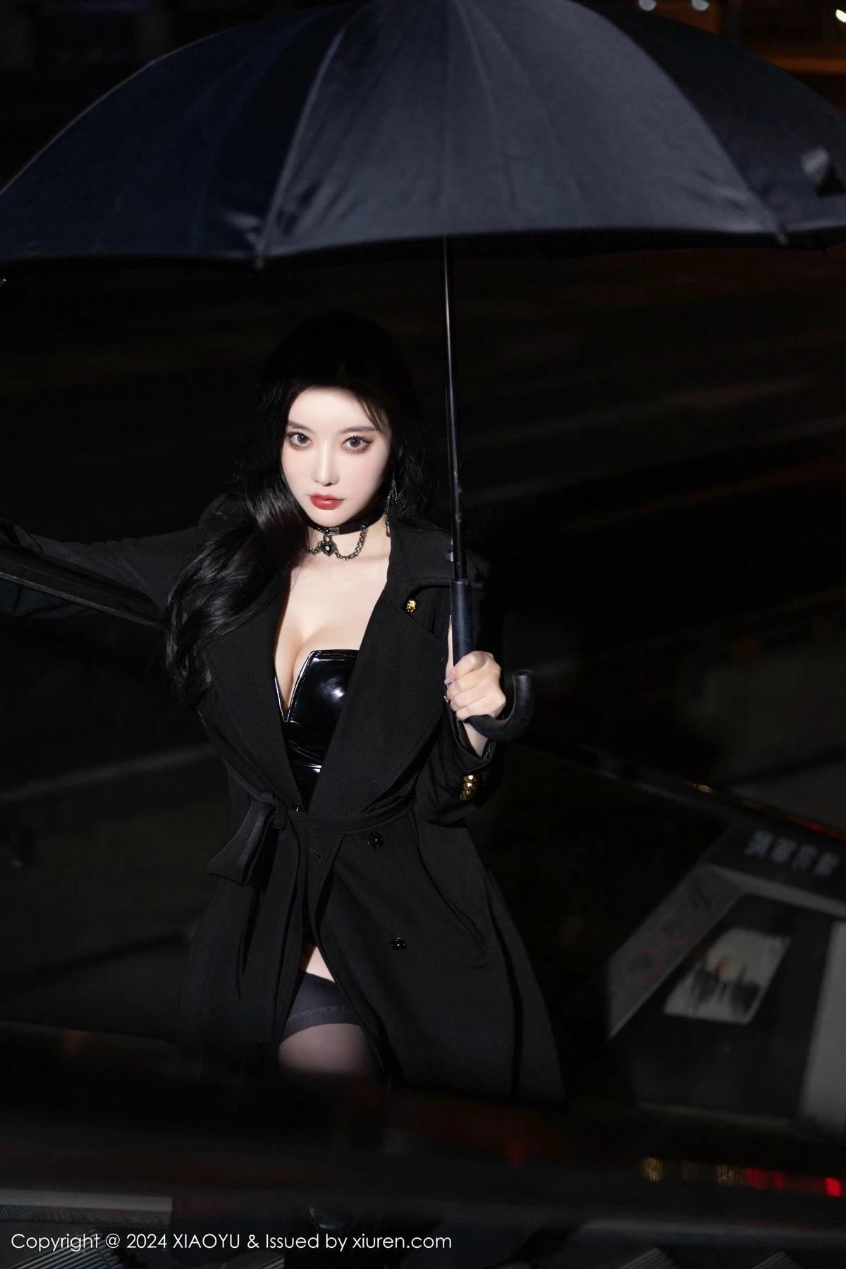 杨晨晨Yome黑色外套露性感黑色皮质内衣秀丰腴身材绝美写真 第 19 张