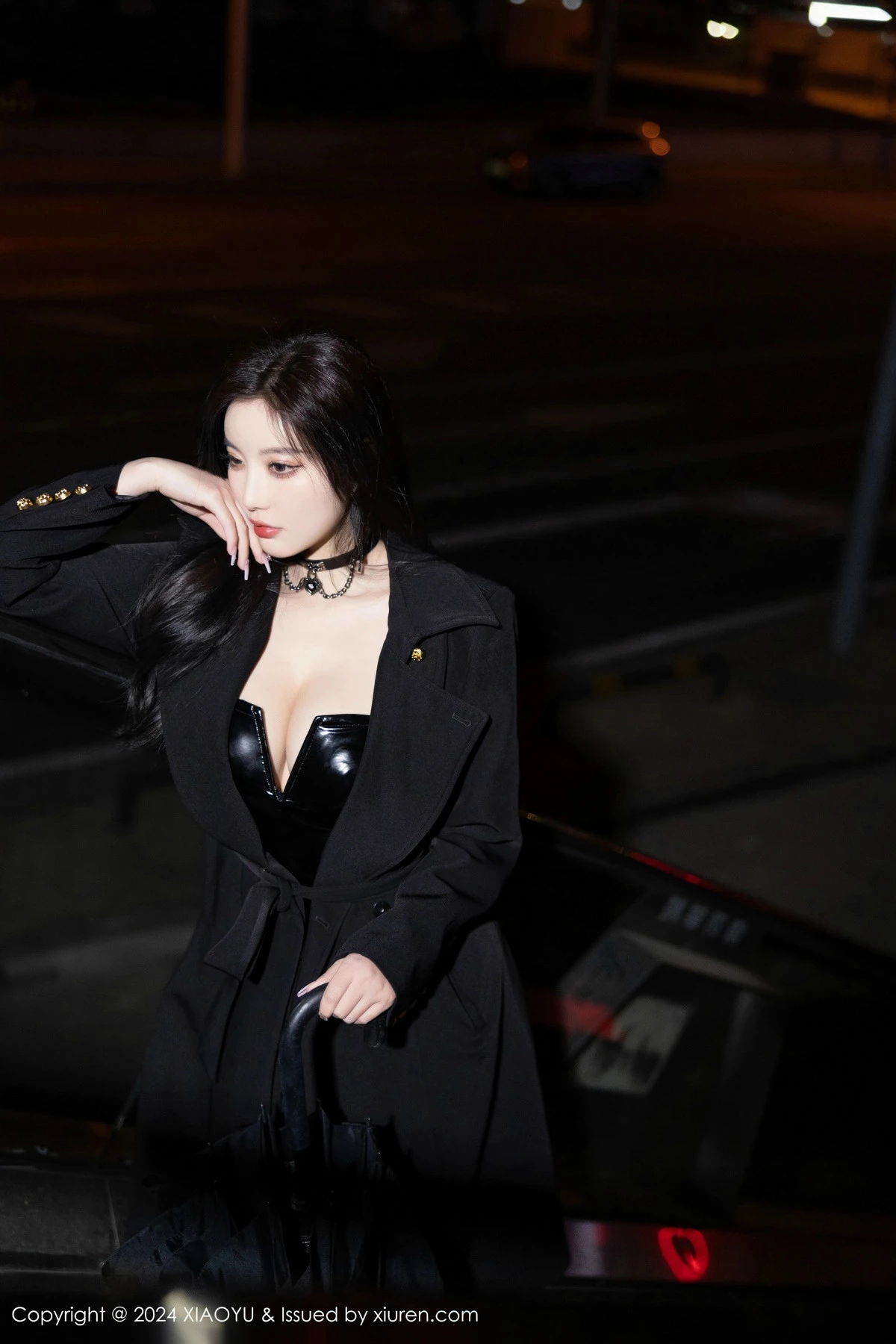 杨晨晨Yome黑色外套露性感黑色皮质内衣秀丰腴身材绝美写真 第 23 张