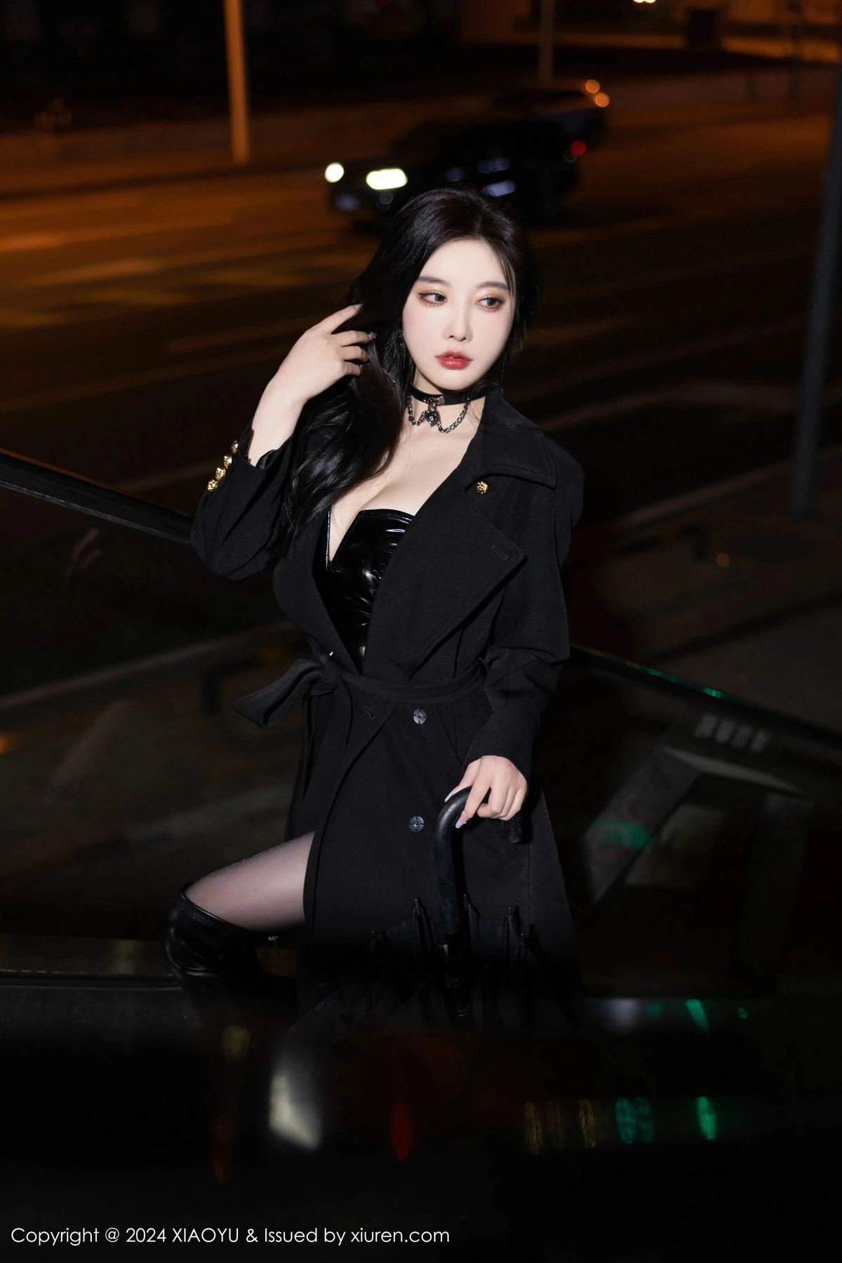 杨晨晨Yome黑色外套露性感黑色皮质内衣秀丰腴身材绝美写真 第 25 张