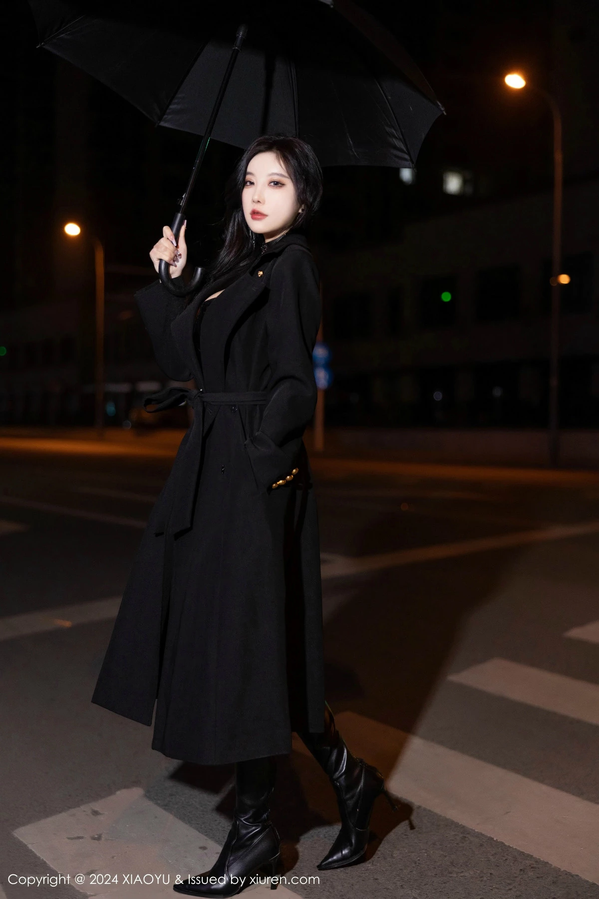 杨晨晨Yome黑色外套露性感黑色皮质内衣秀丰腴身材绝美写真 第 27 张