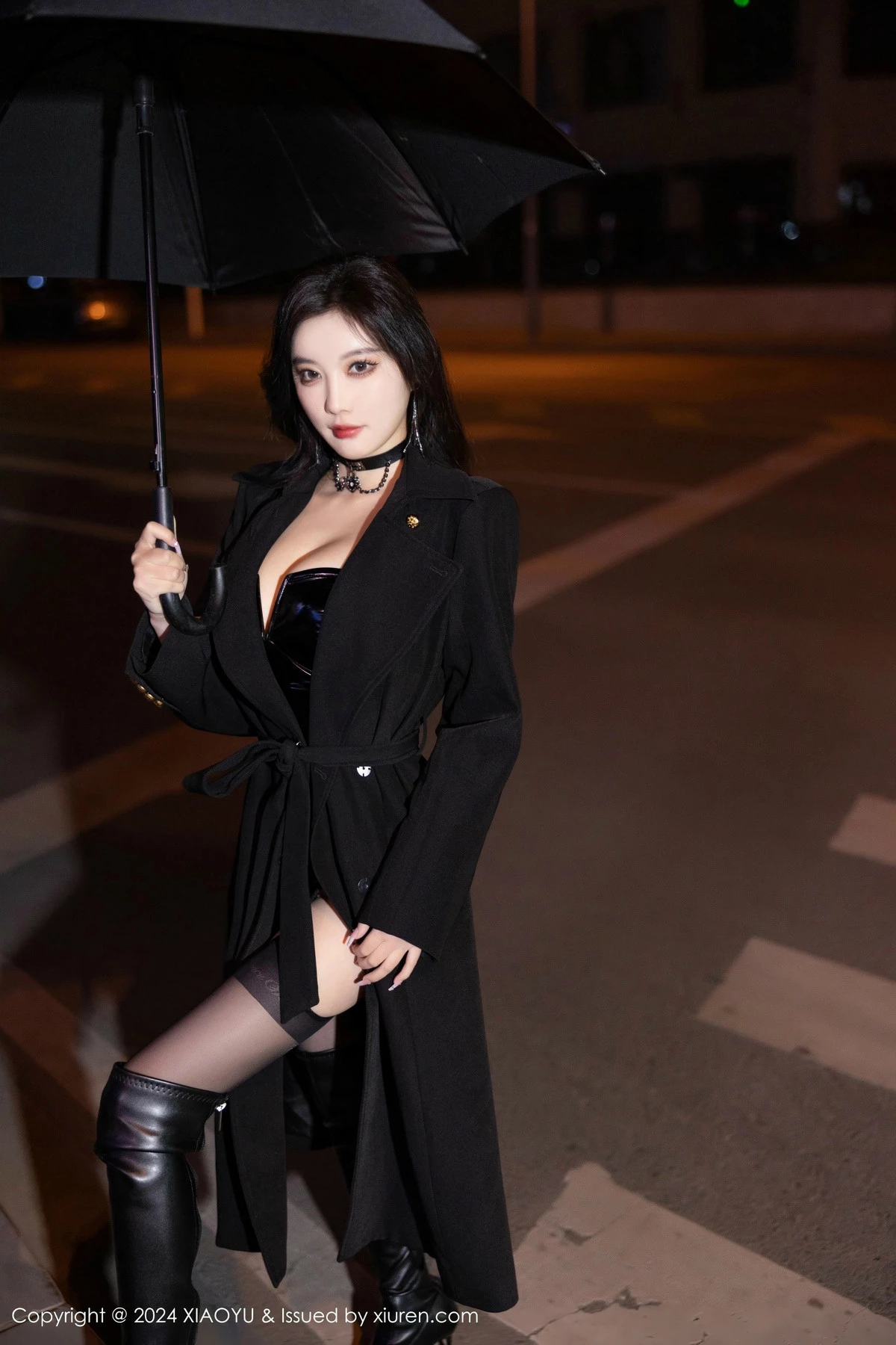 杨晨晨Yome黑色外套露性感黑色皮质内衣秀丰腴身材绝美写真 第 31 张