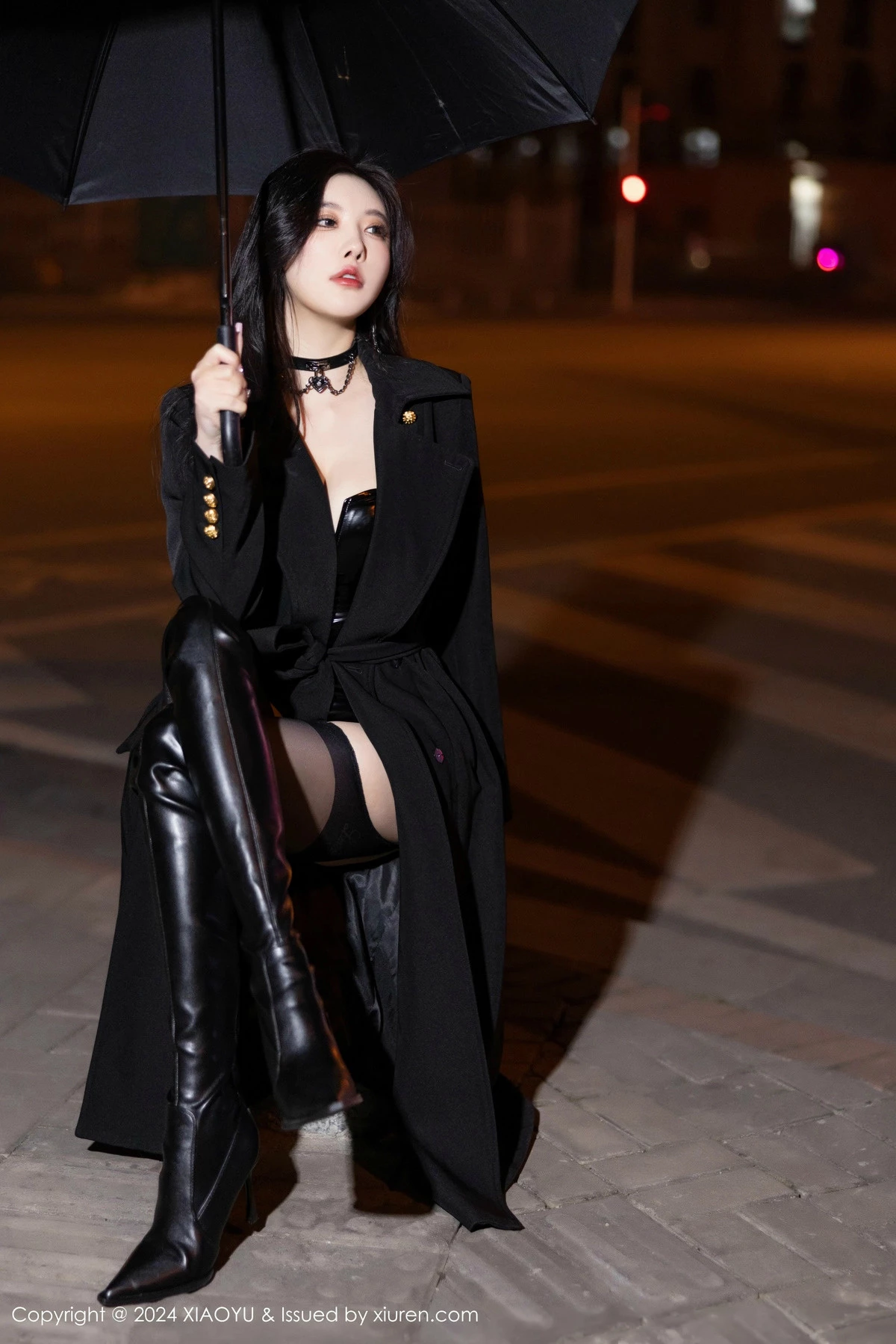杨晨晨Yome黑色外套露性感黑色皮质内衣秀丰腴身材绝美写真 第 33 张