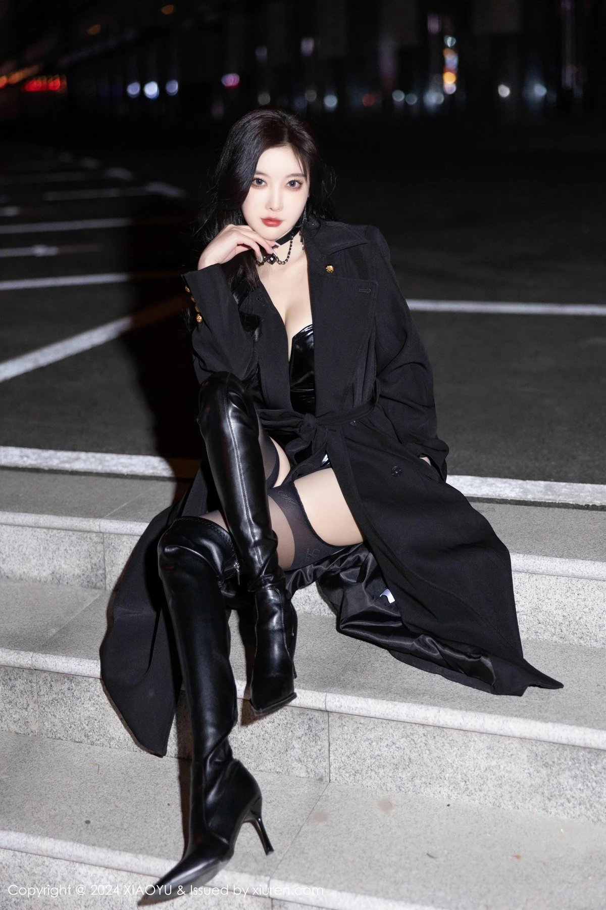 杨晨晨Yome黑色外套露性感黑色皮质内衣秀丰腴身材绝美写真 第 37 张