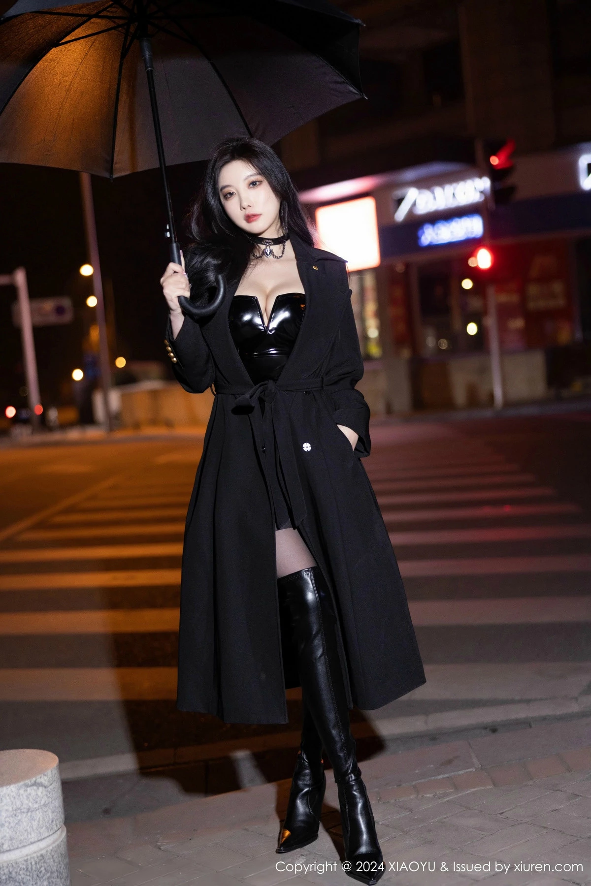 杨晨晨Yome黑色外套露性感黑色皮质内衣秀丰腴身材绝美写真 第 44 张