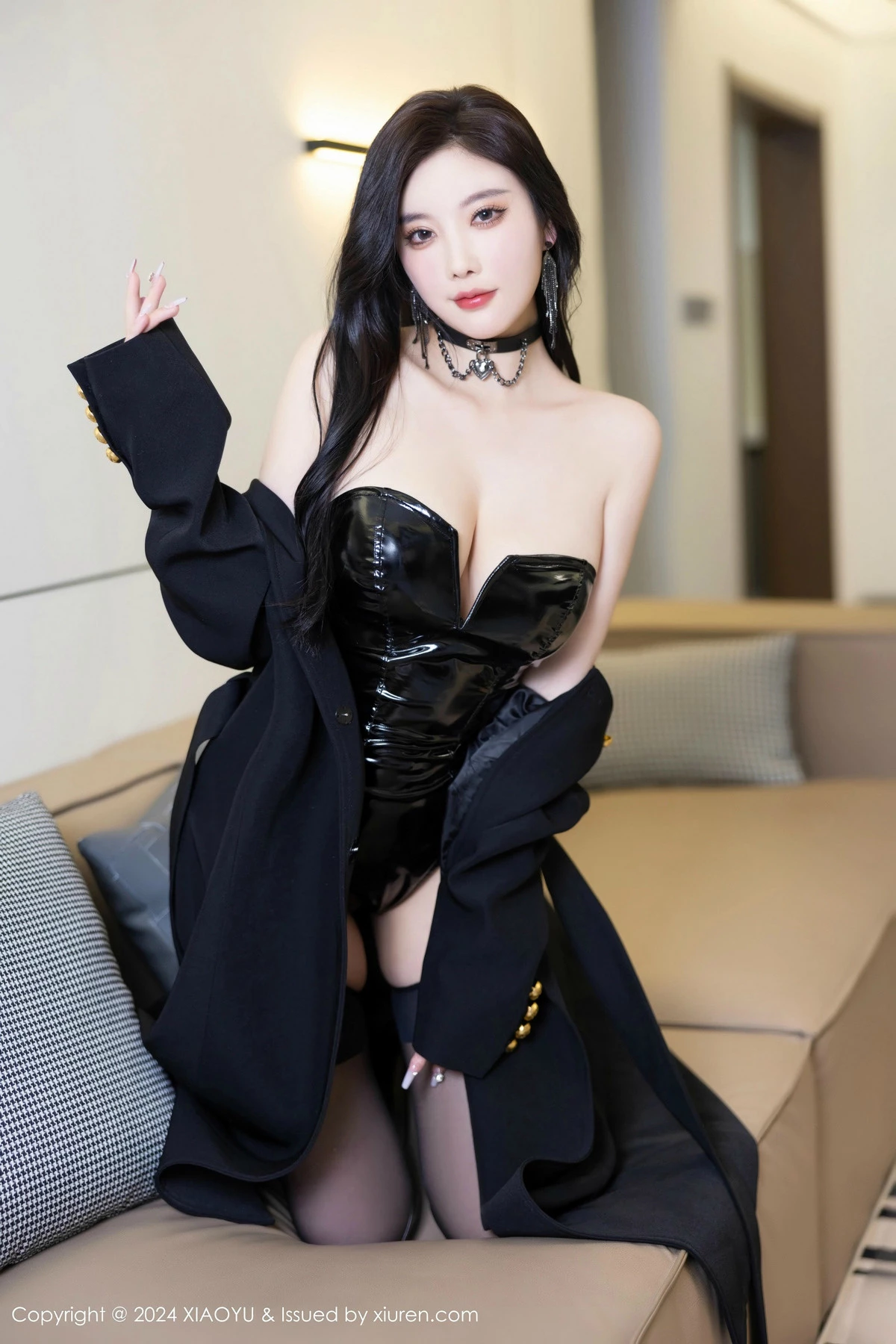 杨晨晨Yome黑色外套露性感黑色皮质内衣秀丰腴身材绝美写真 第 86 张