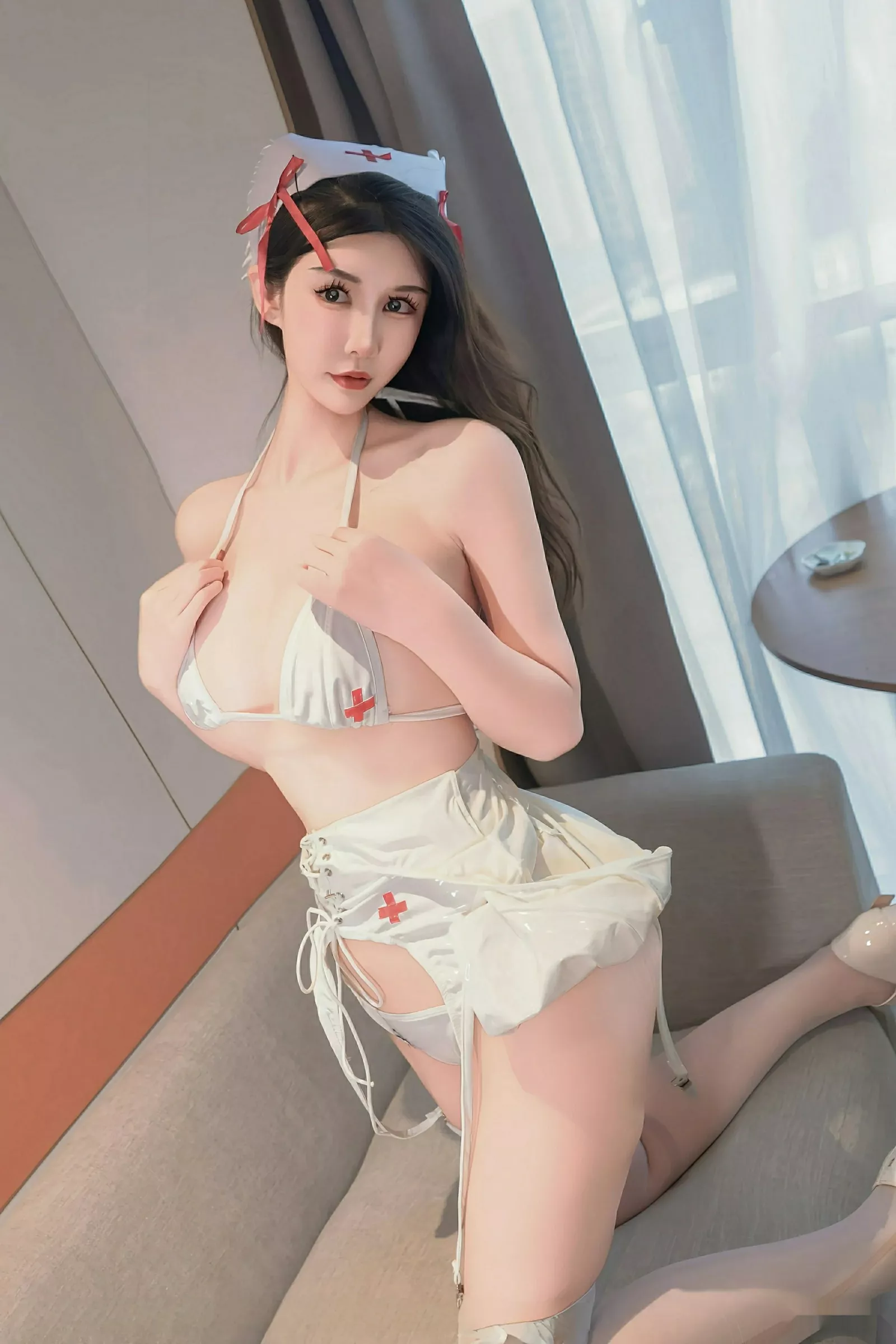 艺艺yiyi性感白色漆皮护士服配白丝袜秀曼妙身姿撩人绝美写真 第 37 张