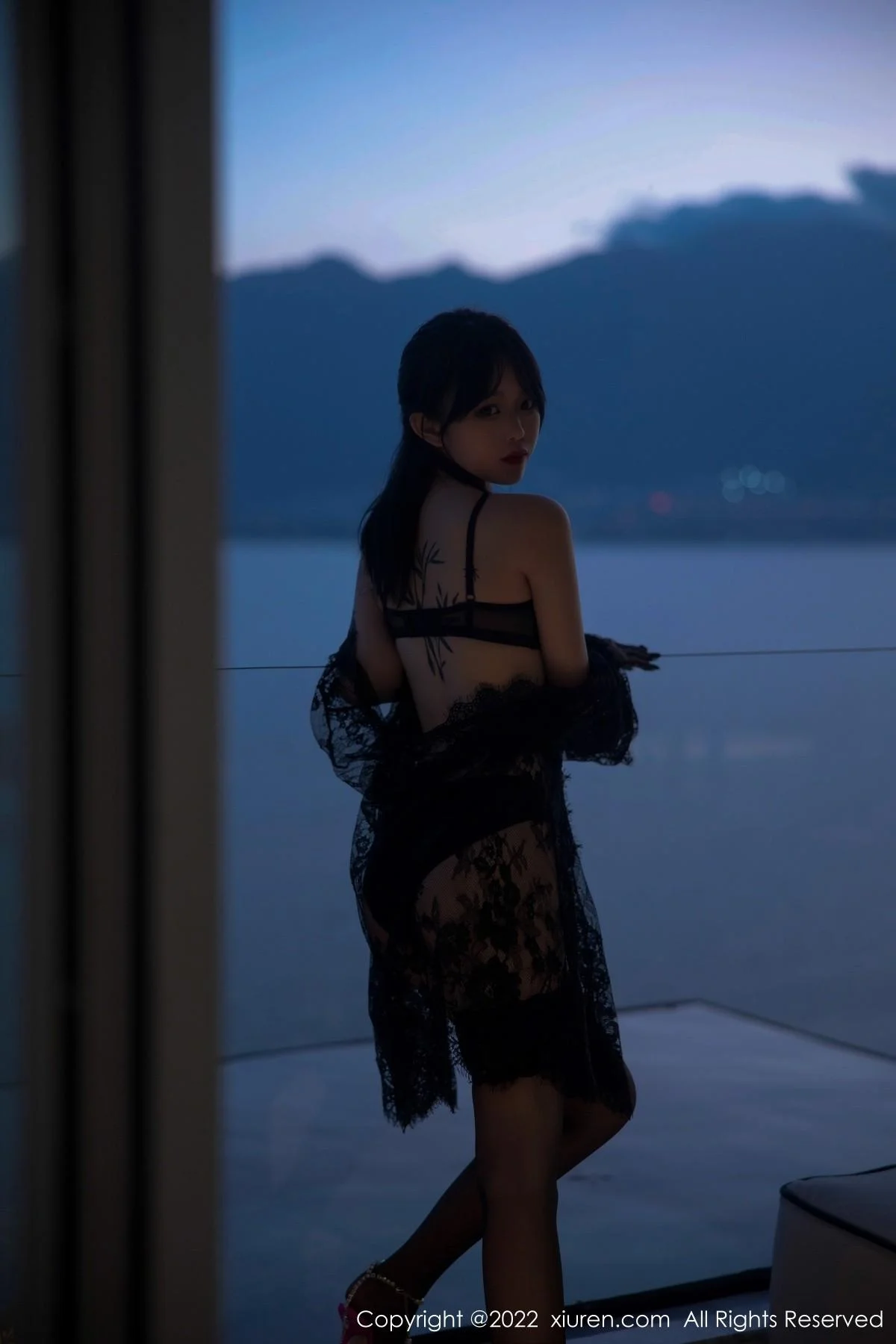 奶瓶大理旅拍性感黑网纱披风露黑色轻透内衣极致魅惑写真 第 6 张