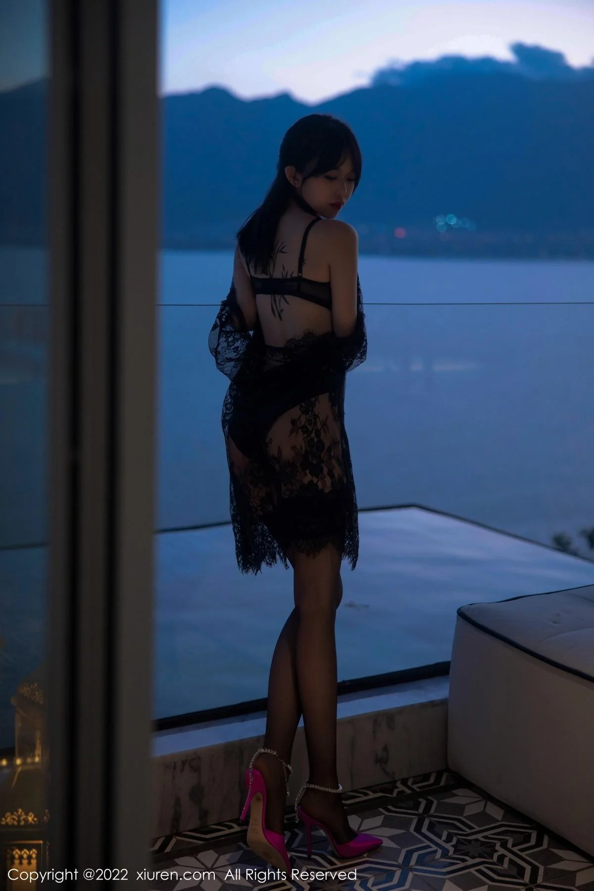 奶瓶大理旅拍性感黑网纱披风露黑色轻透内衣极致魅惑写真 第 7 张