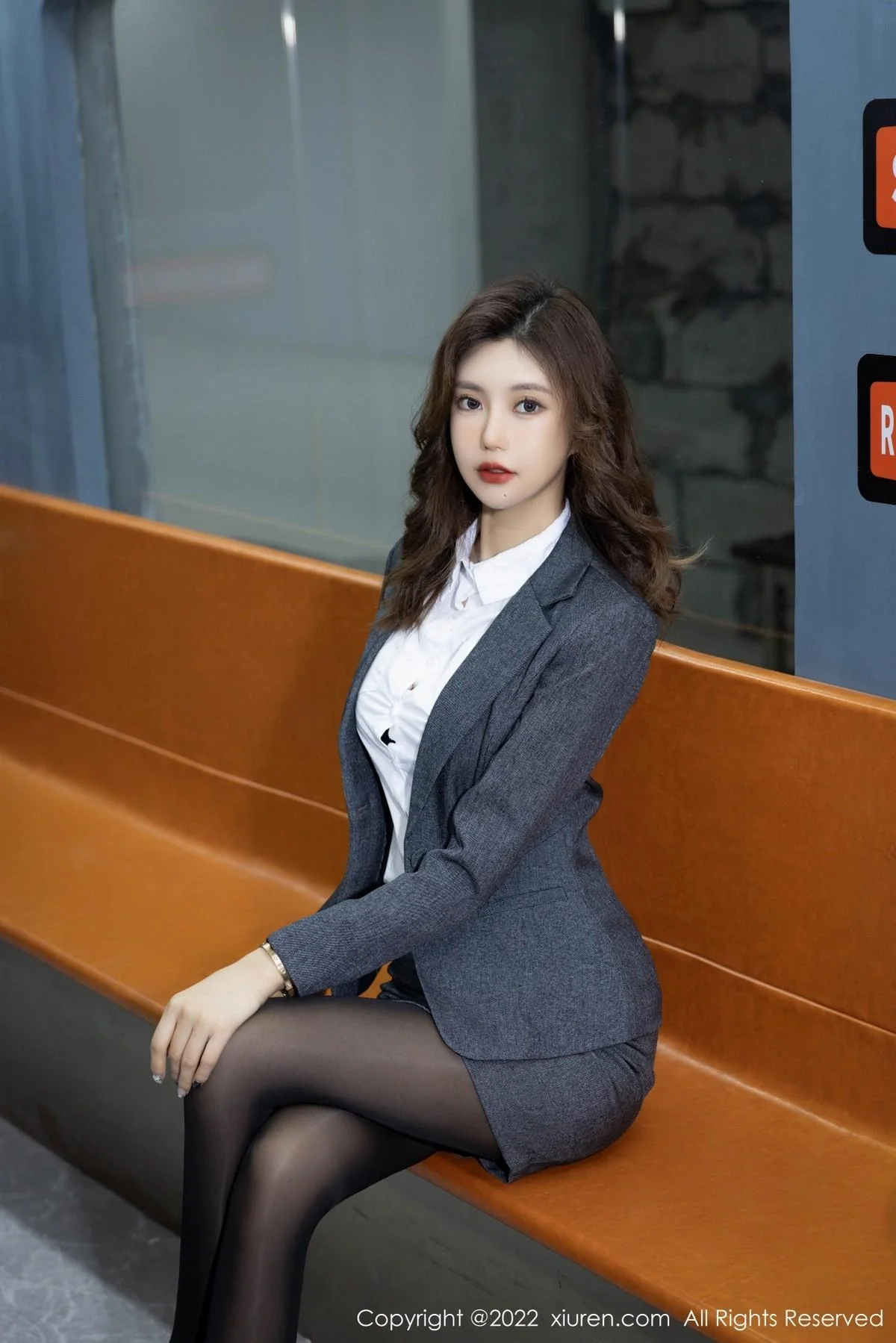 绮里嘉ula脱职业装露性感黑色蕾丝内衣配超薄黑丝绝美写真 第 6 张