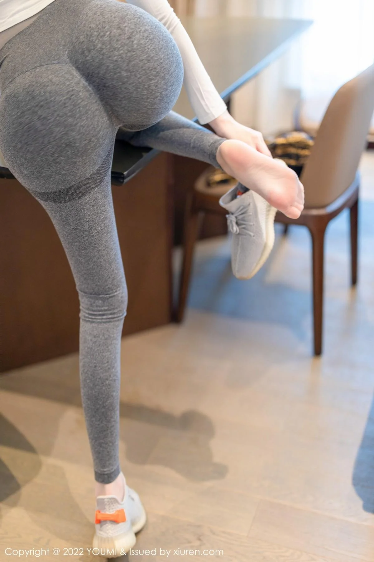 是小逗逗性感白上衣配紧身运动裤秀曼妙苗条身姿绝美写真 第 74 张