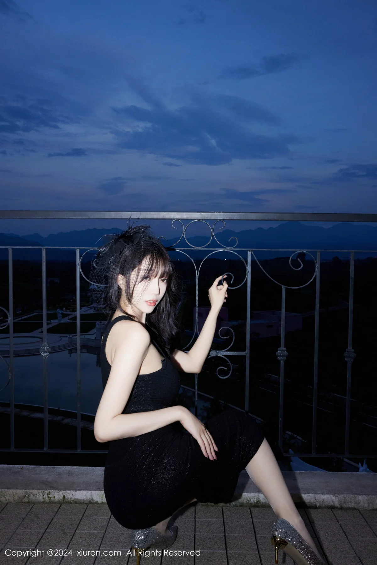 玥儿玥er性感黑色连衣裙+黑色内衣配闪亮黑丝撩人绝美写真 第 13 张