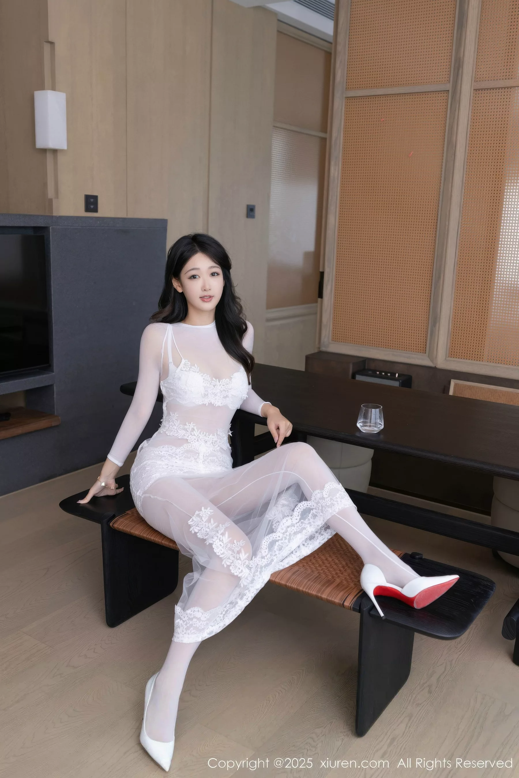 唐安琪性感白色薄纱连体衣配超薄白丝秀曼妙身姿绝美写真 第 1 张