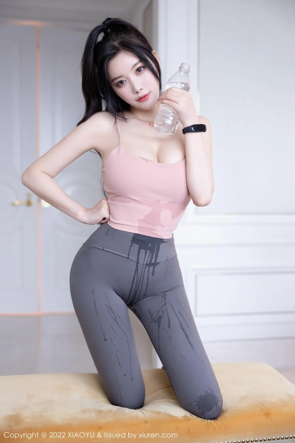 杨晨晨Yome心愿旅拍浅粉色吊带配深灰运动裤撩人绝美写真 第 84 张