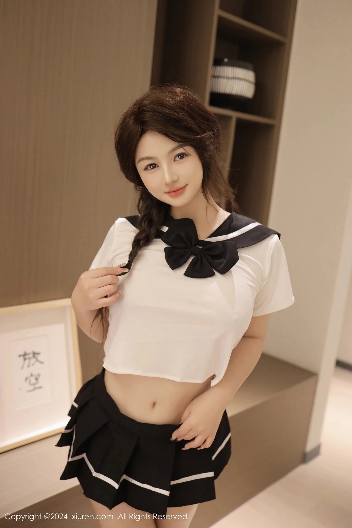 沈思怡性感学生短裙套装配白色腿袜秀翘臀美腿迷人绝美写真 第 10 张