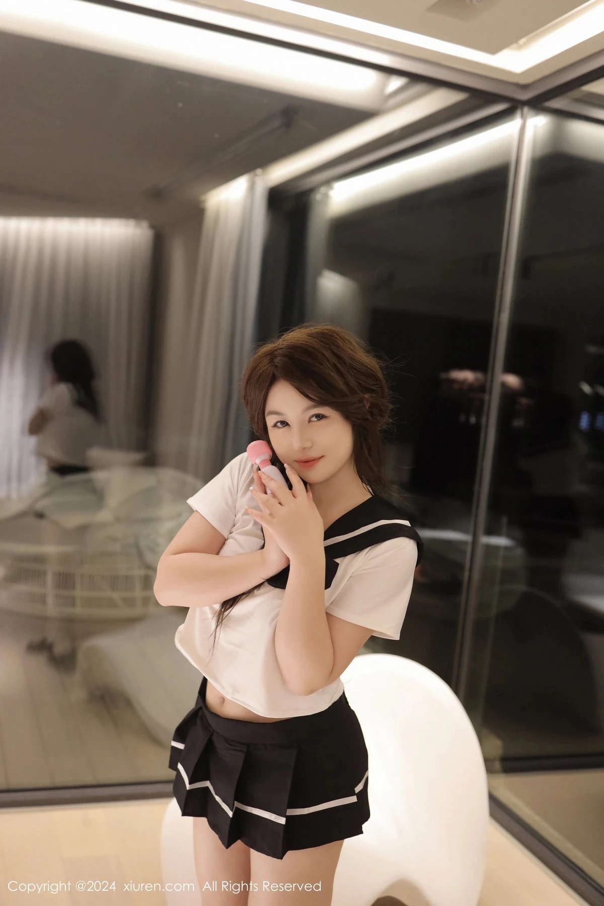 沈思怡性感学生短裙套装配白色腿袜秀翘臀美腿迷人绝美写真 第 23 张