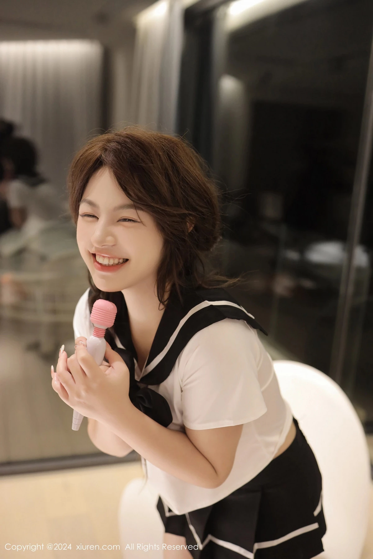 沈思怡性感学生短裙套装配白色腿袜秀翘臀美腿迷人绝美写真 第 24 张