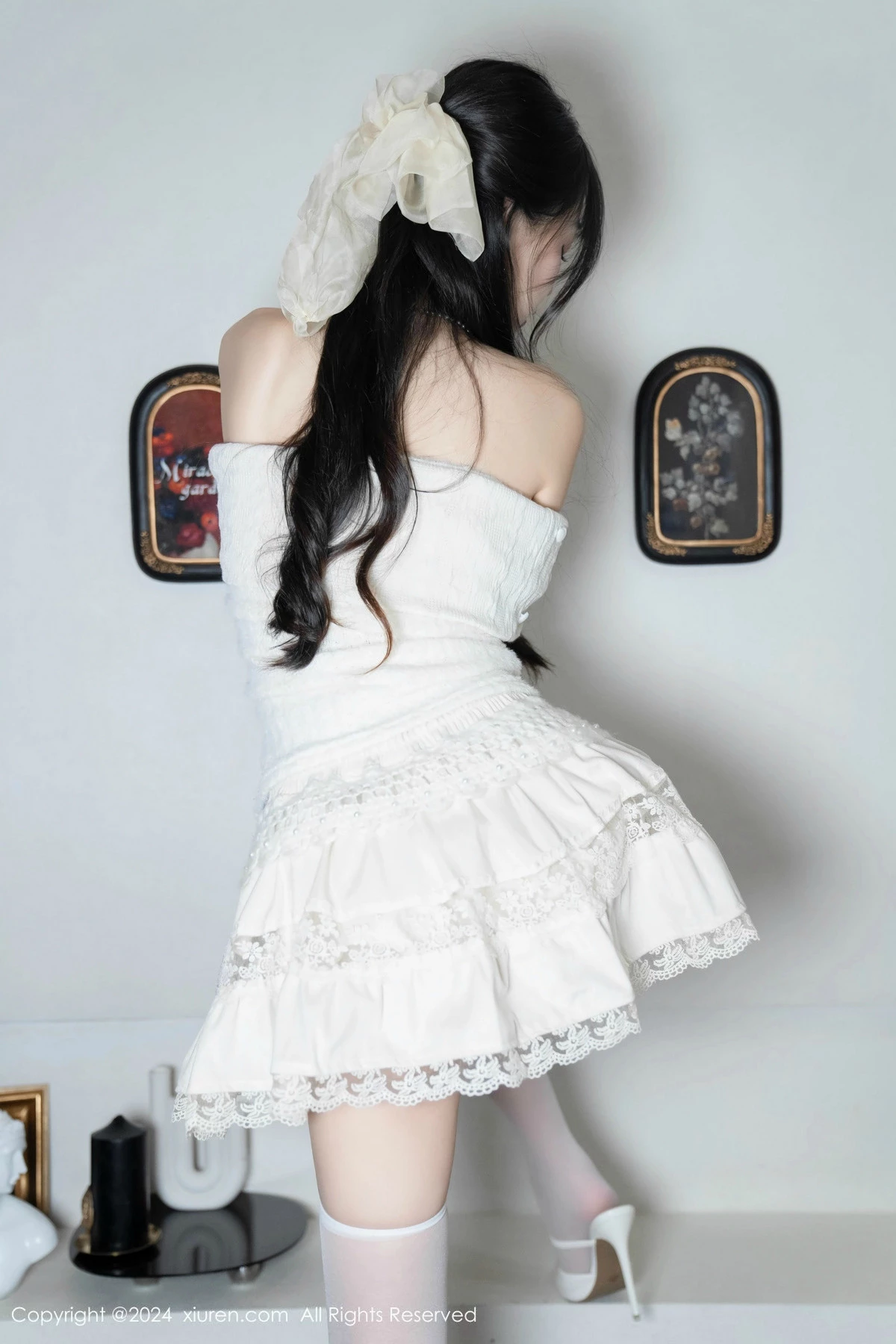 林星阑白色连衣短裙露红色情趣内衣配白丝袜秀美腿绝美写真 第 21 张