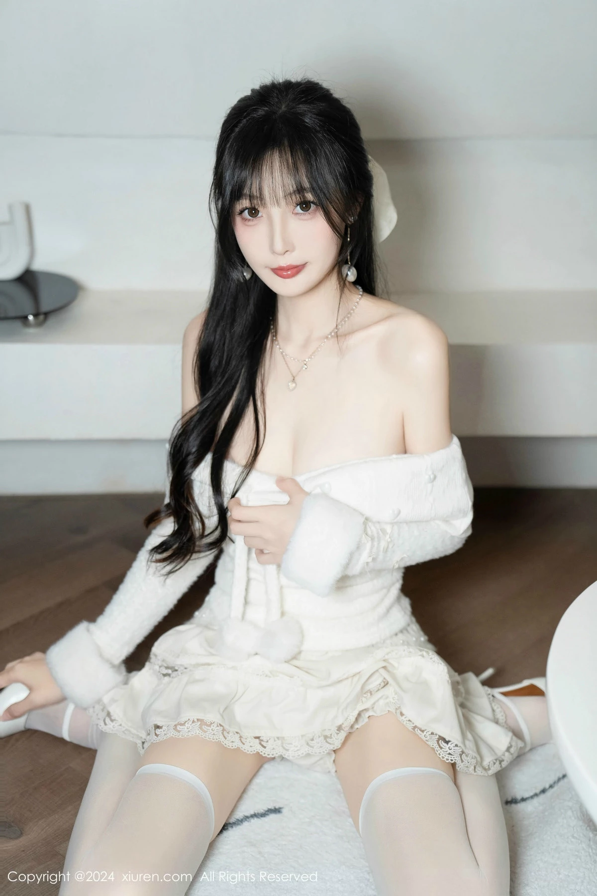 林星阑白色连衣短裙露红色情趣内衣配白丝袜秀美腿绝美写真 第 30 张