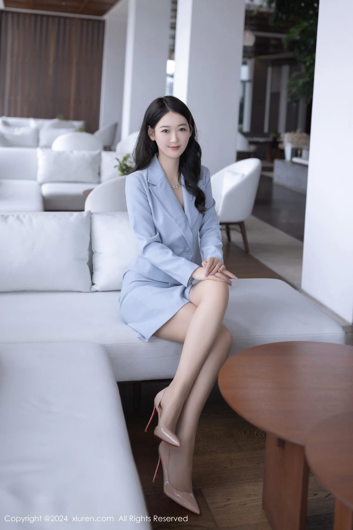 唐安琪性感OL制服露黑色内衣配开档肉丝秀曼妙身姿绝美写真 第 1 张