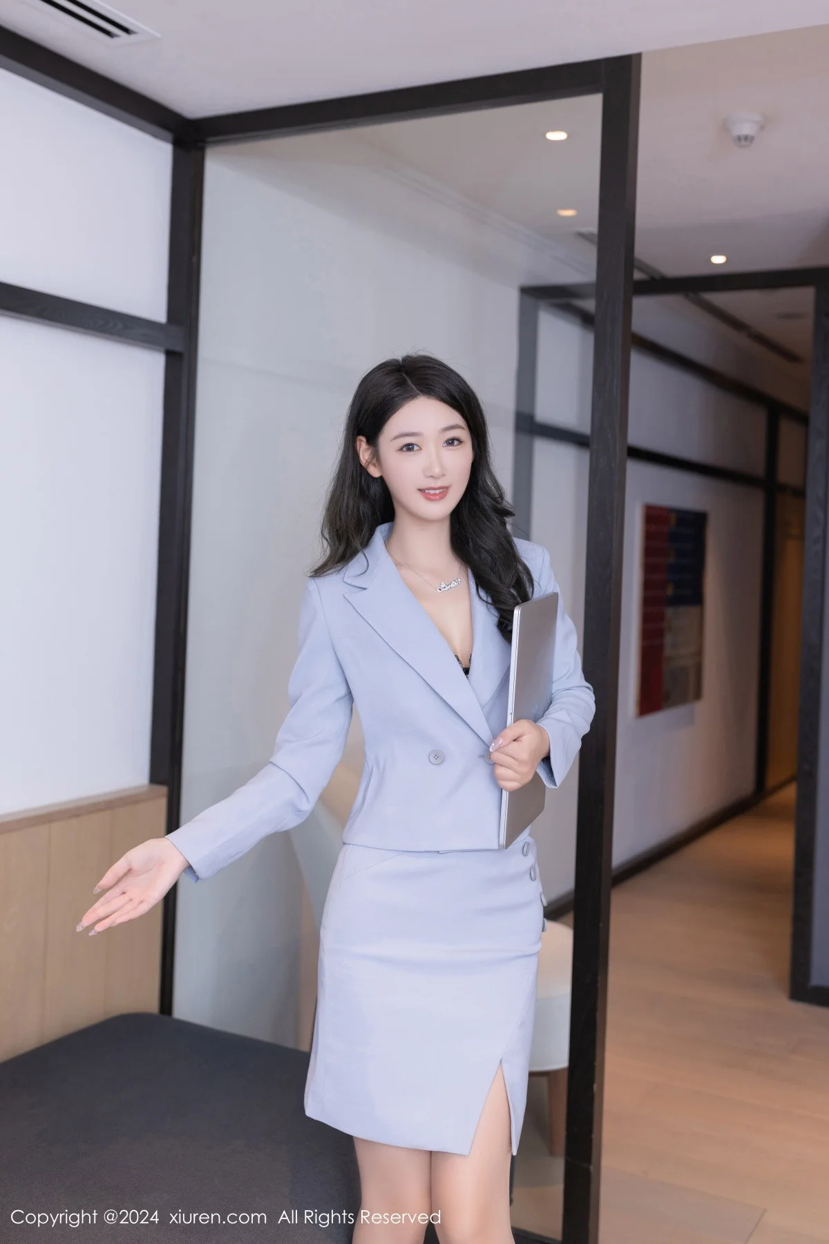 唐安琪性感OL制服露黑色内衣配开档肉丝秀曼妙身姿绝美写真 第 14 张