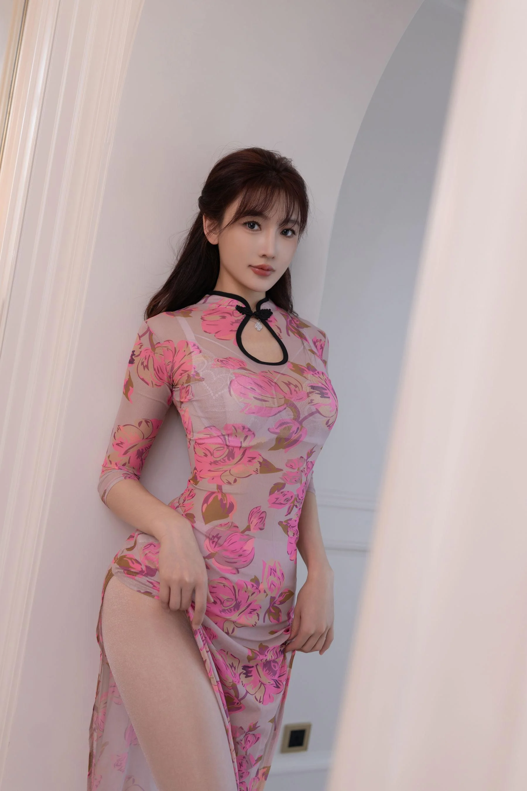 [秀人付费] 陆萱萱 诱人私拍福利 旗袍 第 20 张