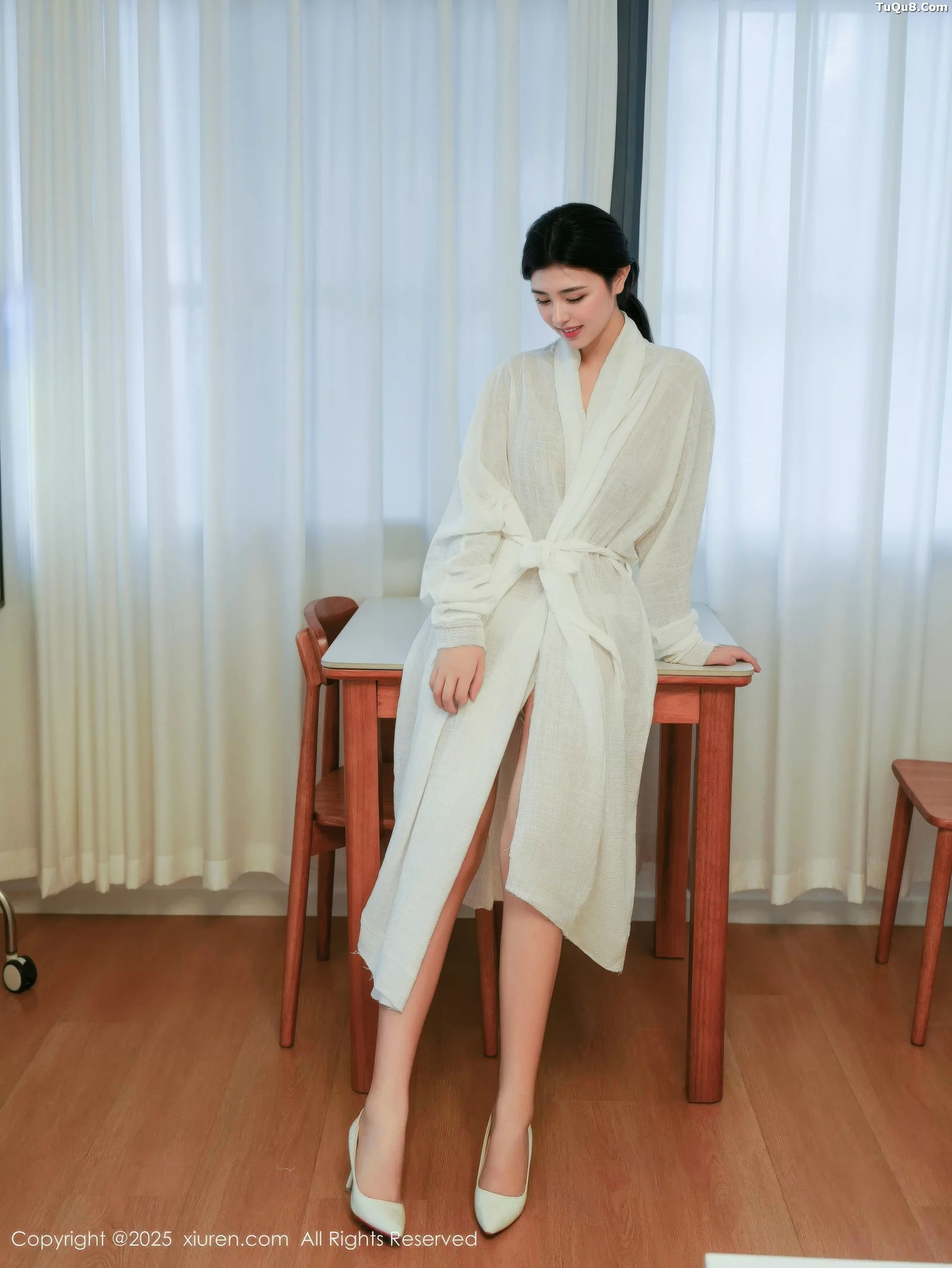 林悦溪儿性感白色长浴袍配白色高跟秀修长美腿撩人绝美写真 第 9 张